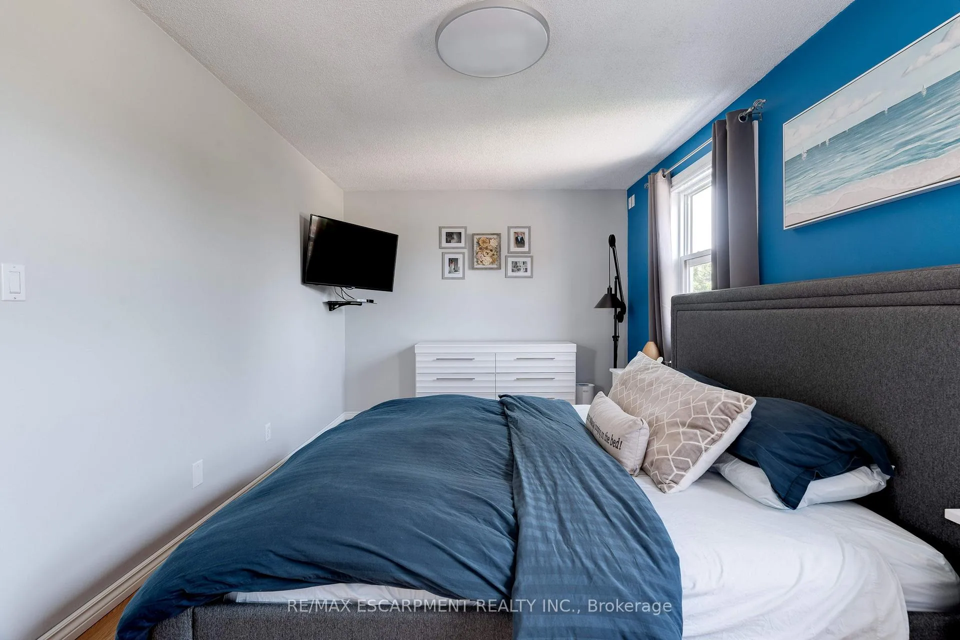 Photo 25 of 23 Niagara Street, Grimsby, Grimsby Beach — HOMEH