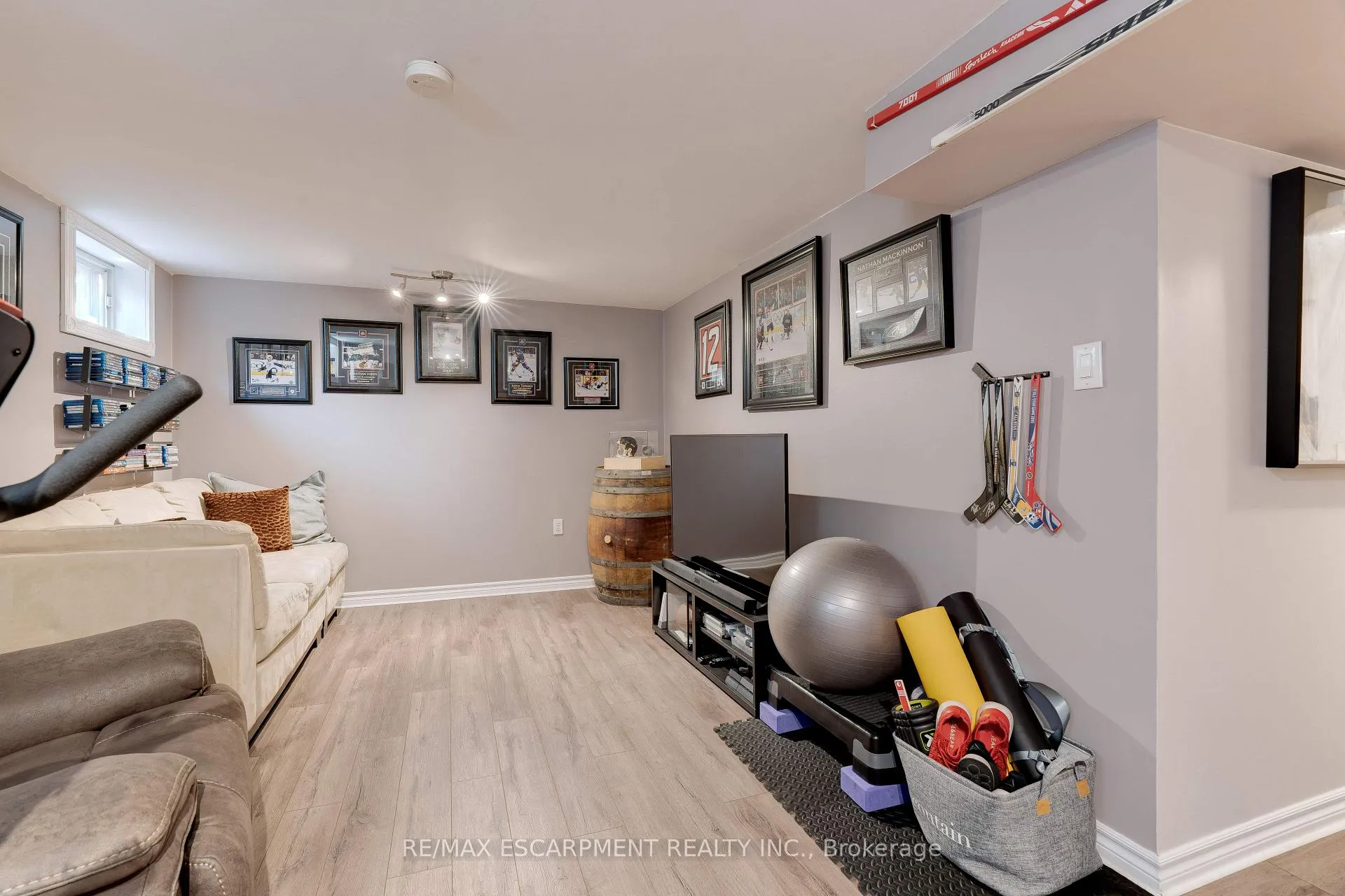 Photo 31 of 23 Niagara Street, Grimsby, Grimsby Beach — HOMEH