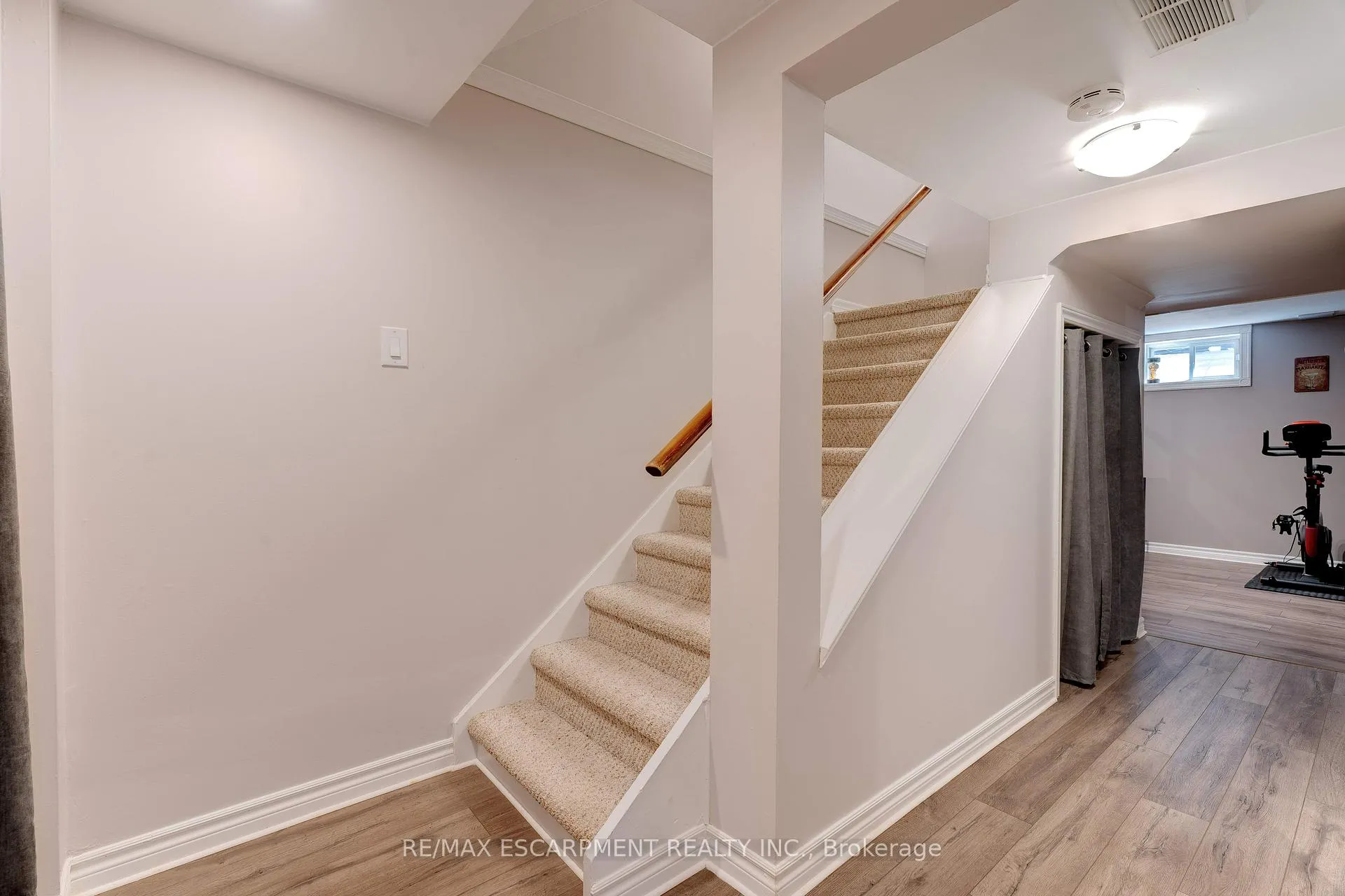 Photo 36 of 23 Niagara Street, Grimsby, Grimsby Beach — HOMEH