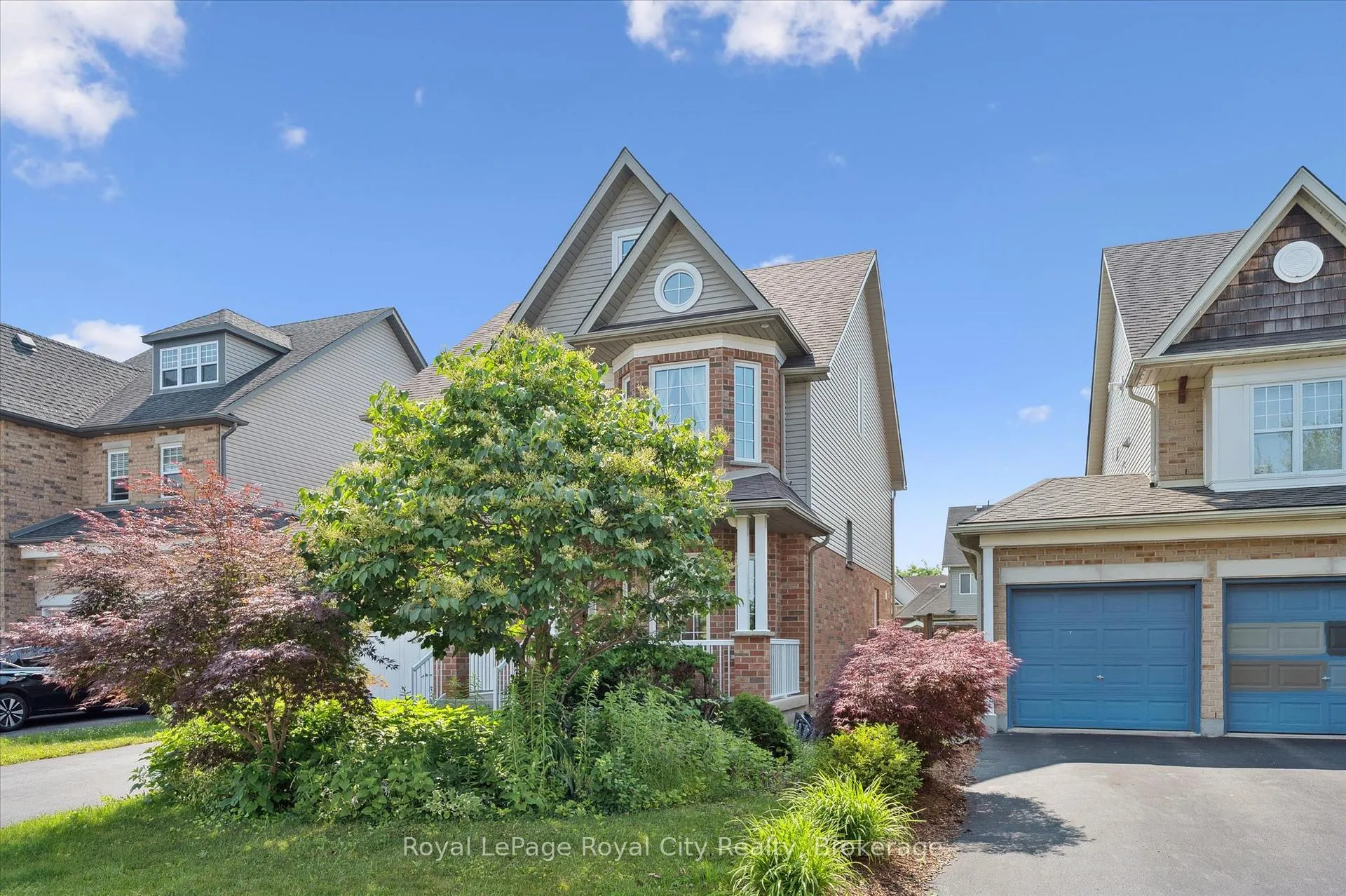 Photo 2 of 4 Holland Crescent, Guelph, Pineridge/Westminster Woods — HOMEH