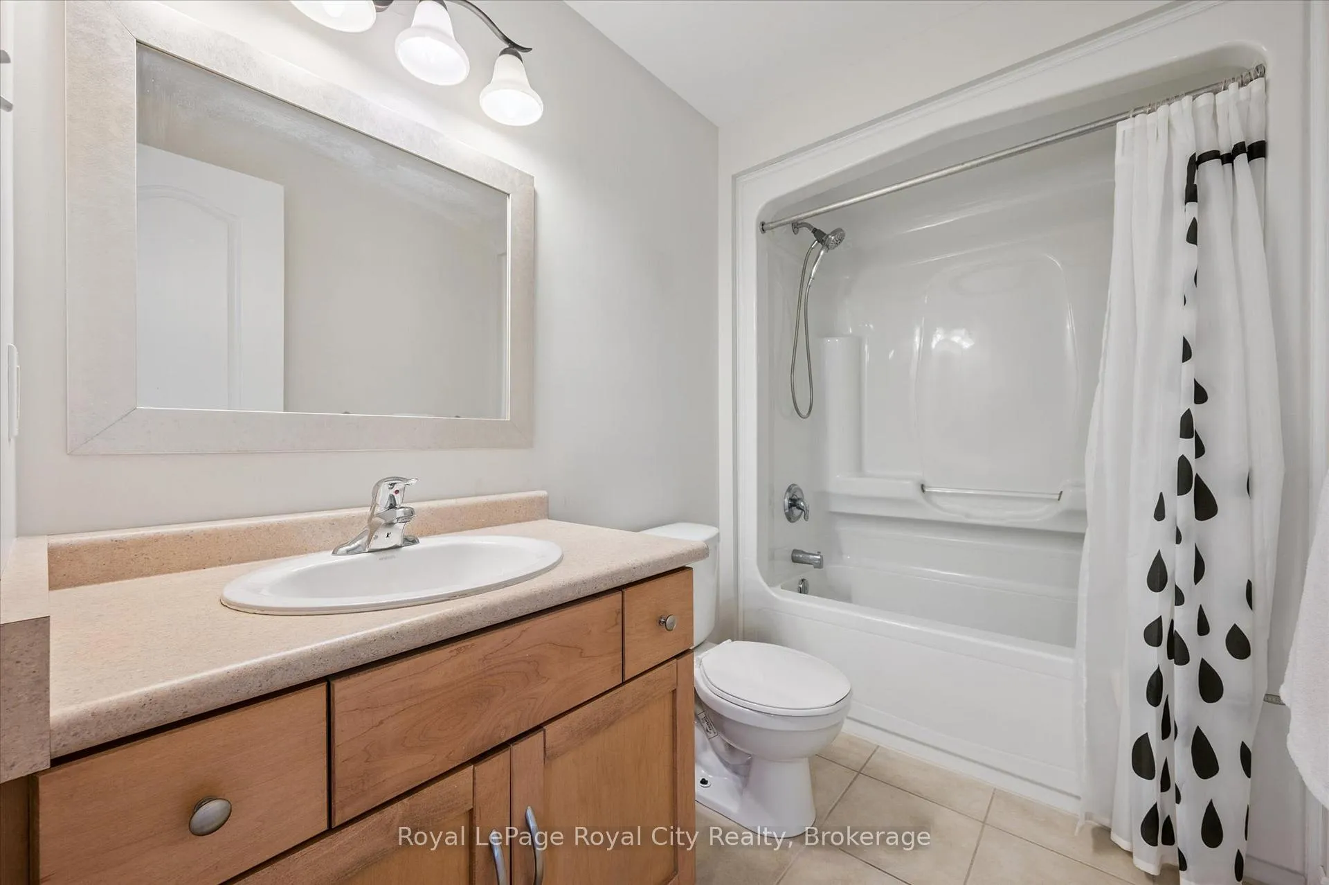 Photo 24 of 4 Holland Crescent, Guelph, Pineridge/Westminster Woods — HOMEH