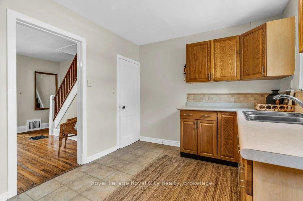 Photo 13 of 104 Neeve Street, Guelph, St. Patrick's Ward — HOMEH