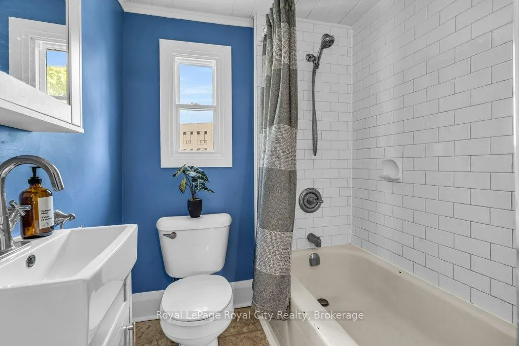 Photo 20 of 104 Neeve Street, Guelph, St. Patrick's Ward — HOMEH