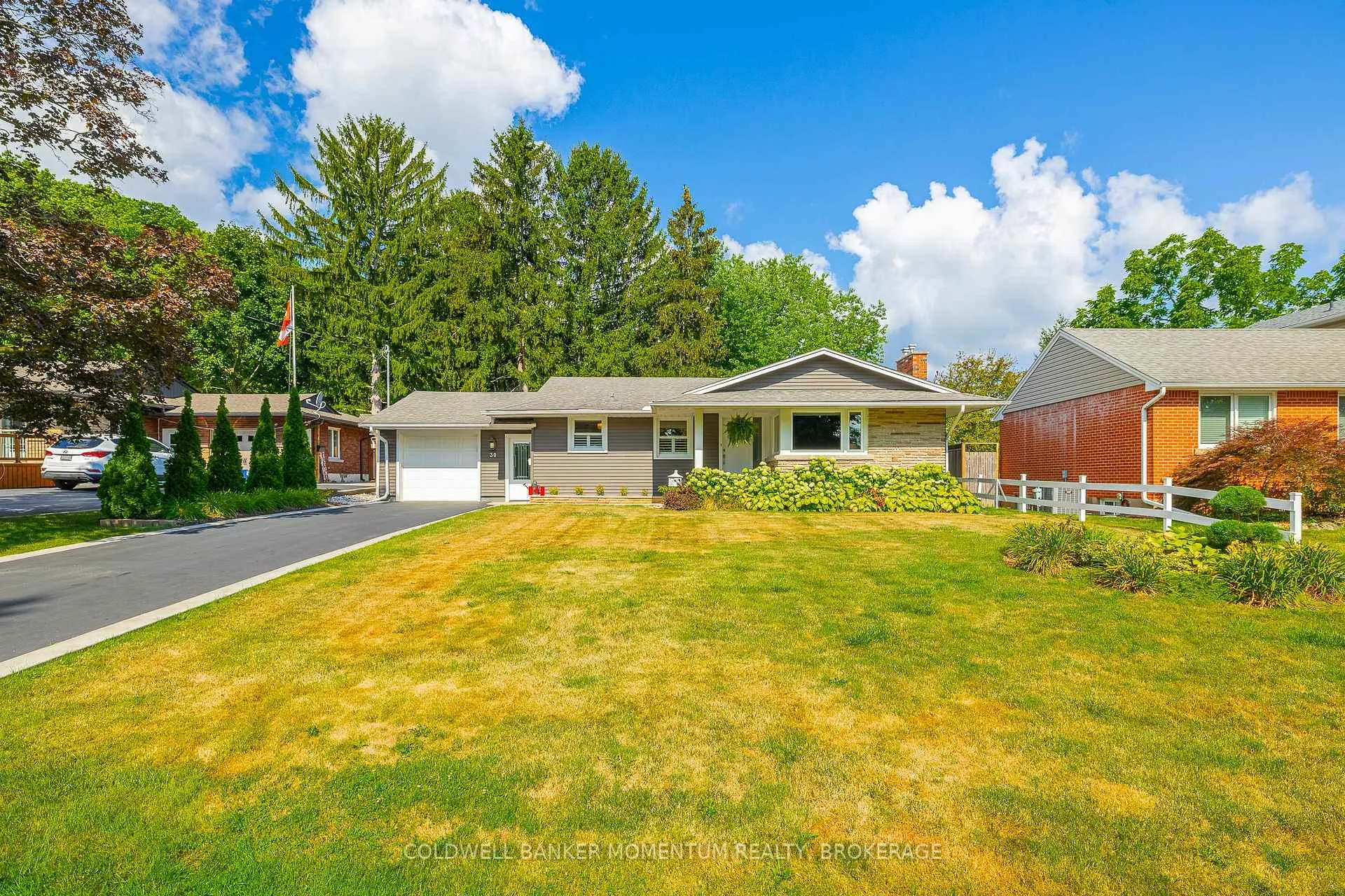 Photo 2 of 30 Cherryhill Drive, Grimsby, Grimsby East — HOMEH