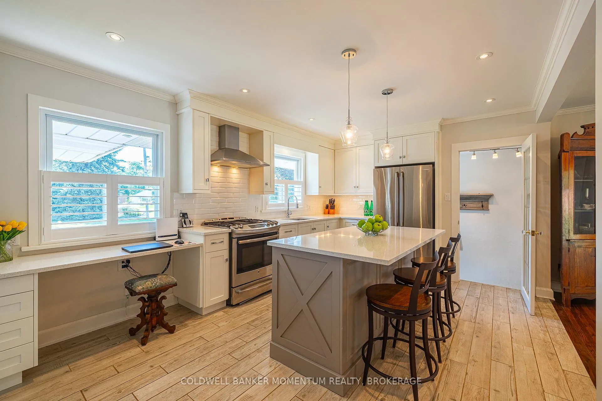 Photo 10 of 30 Cherryhill Drive, Grimsby, Grimsby East — HOMEH