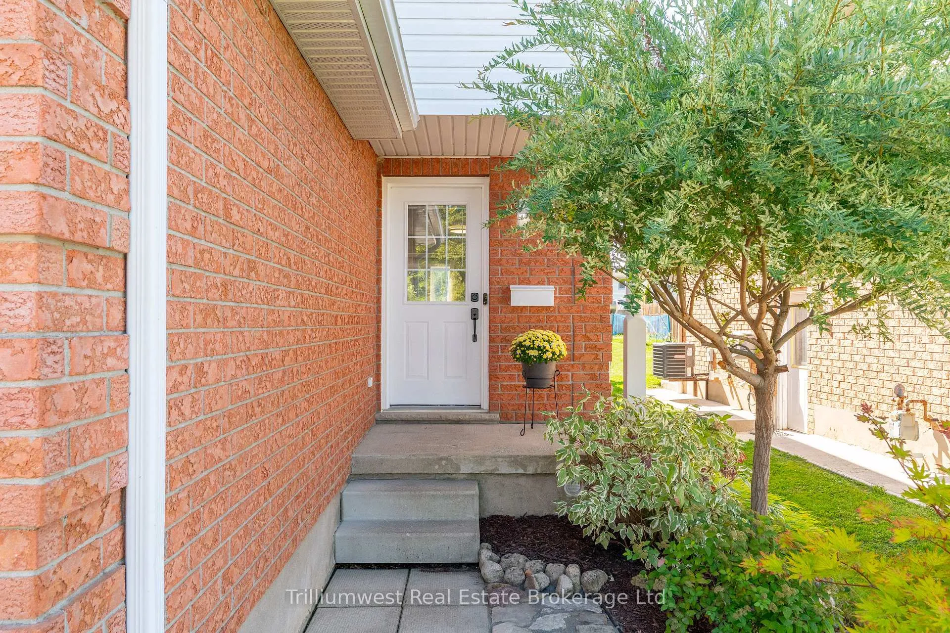 Photo 5 of 197 Stephanie Drive, Guelph, Willow West/Sugarbush/West Acres — HOMEH
