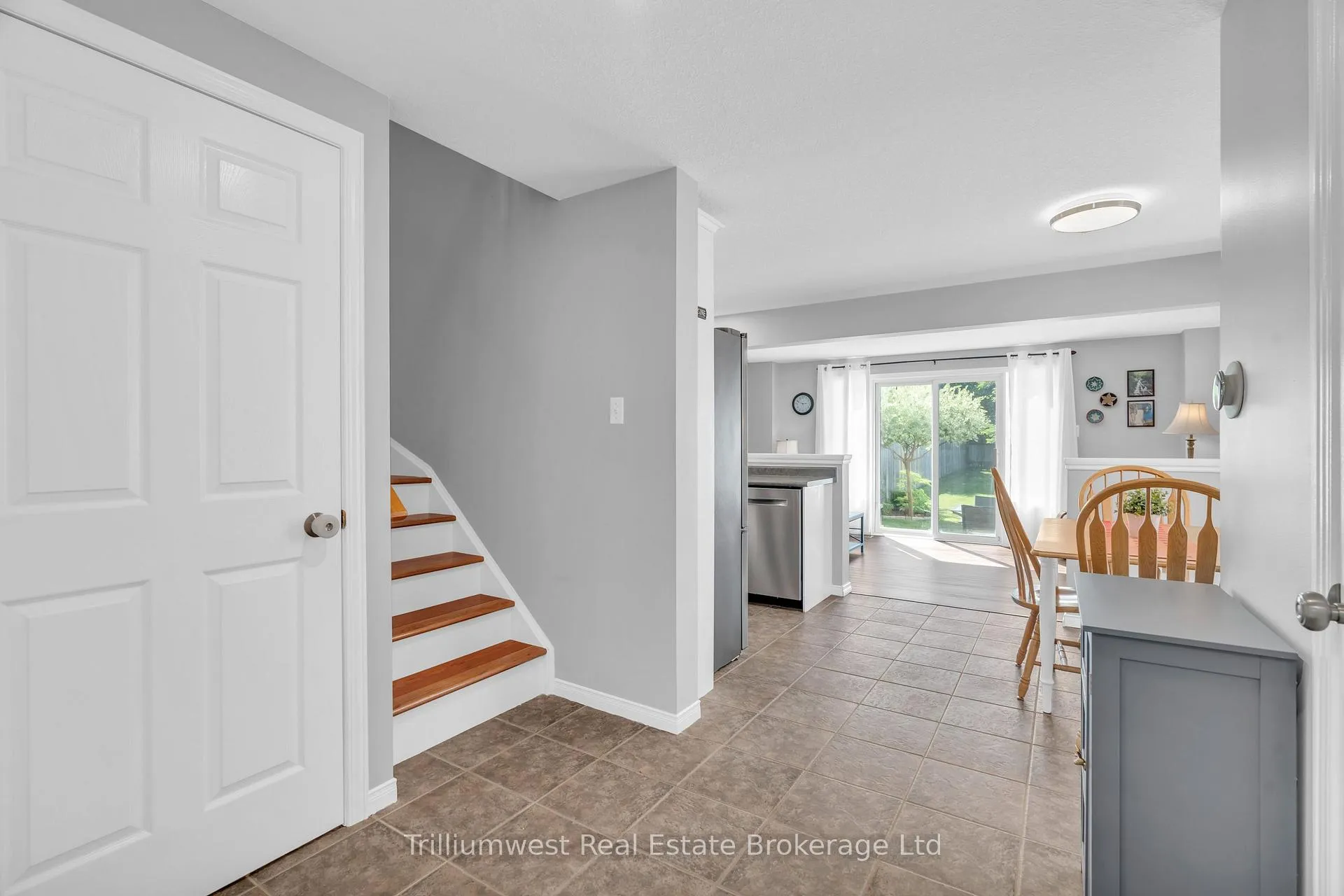 Photo 8 of 197 Stephanie Drive, Guelph, Willow West/Sugarbush/West Acres — HOMEH