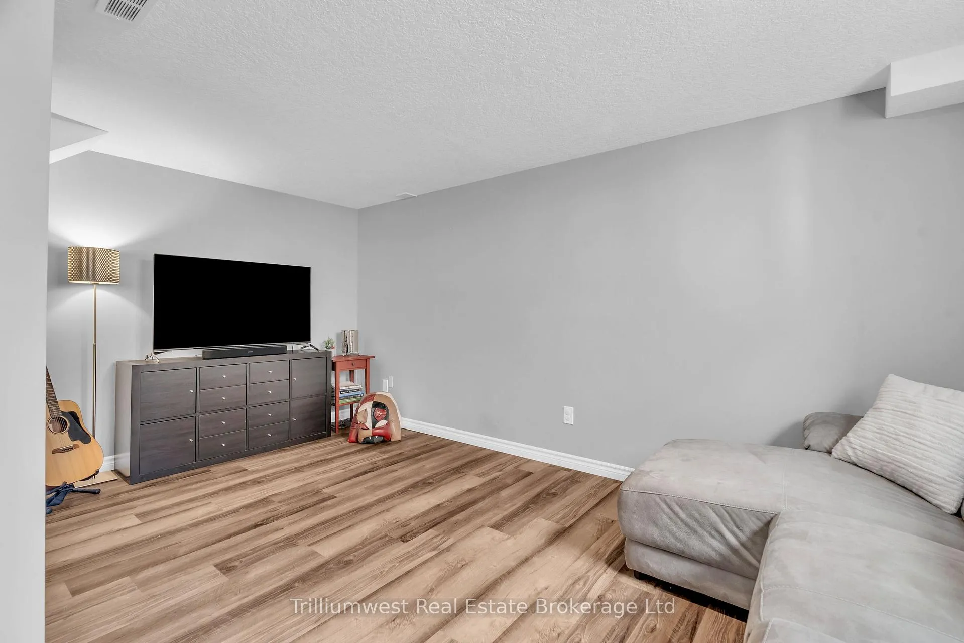 Photo 33 of 197 Stephanie Drive, Guelph, Willow West/Sugarbush/West Acres — HOMEH