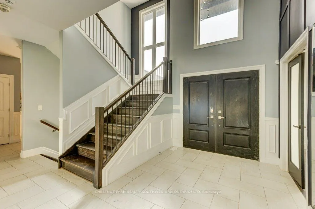 Photo 4 of 1145 Regency Crescent, Lakeshore — HOMEH