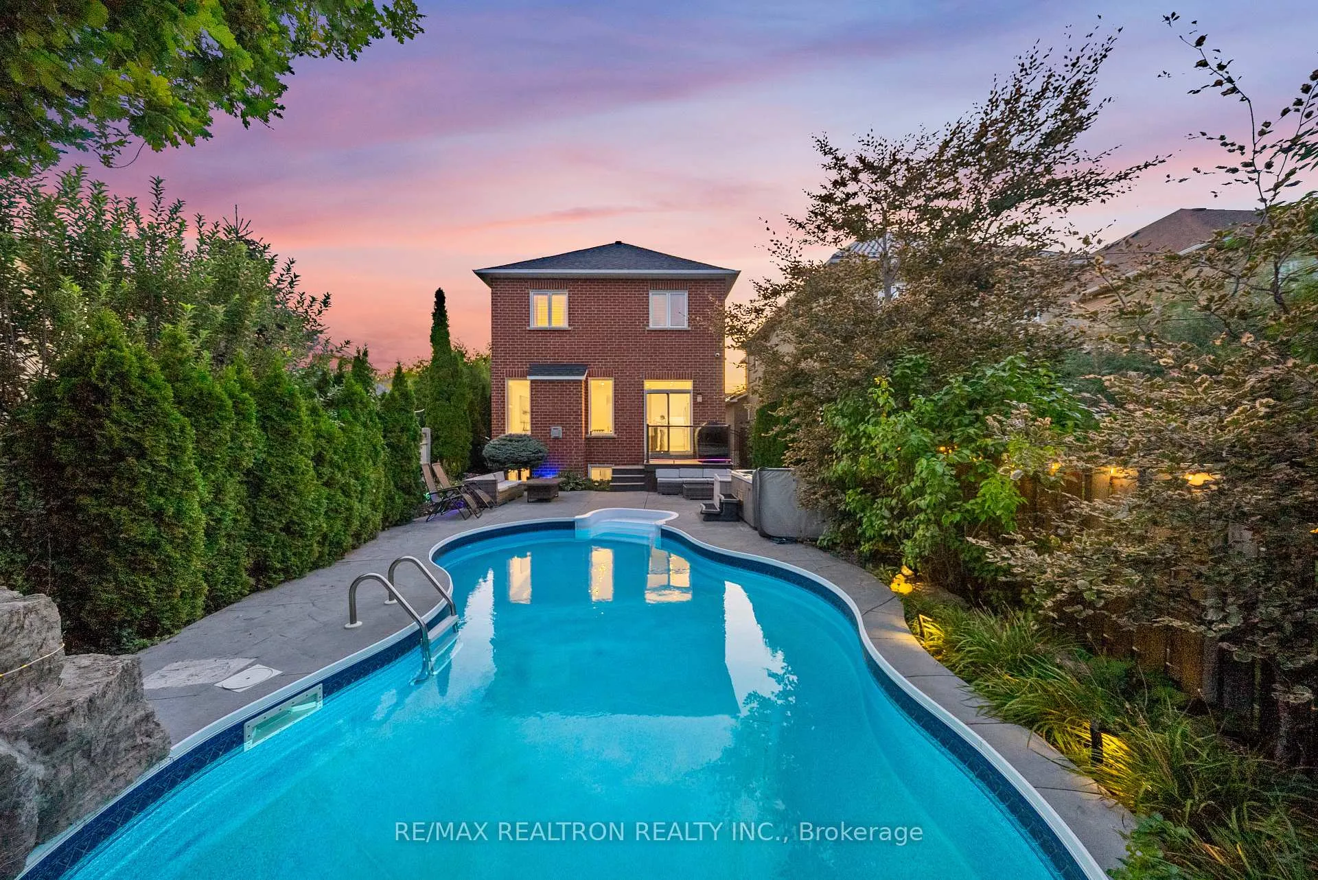 Photo 1 of 565 Thornhill Woods Drive, Vaughan, Patterson — HOMEH