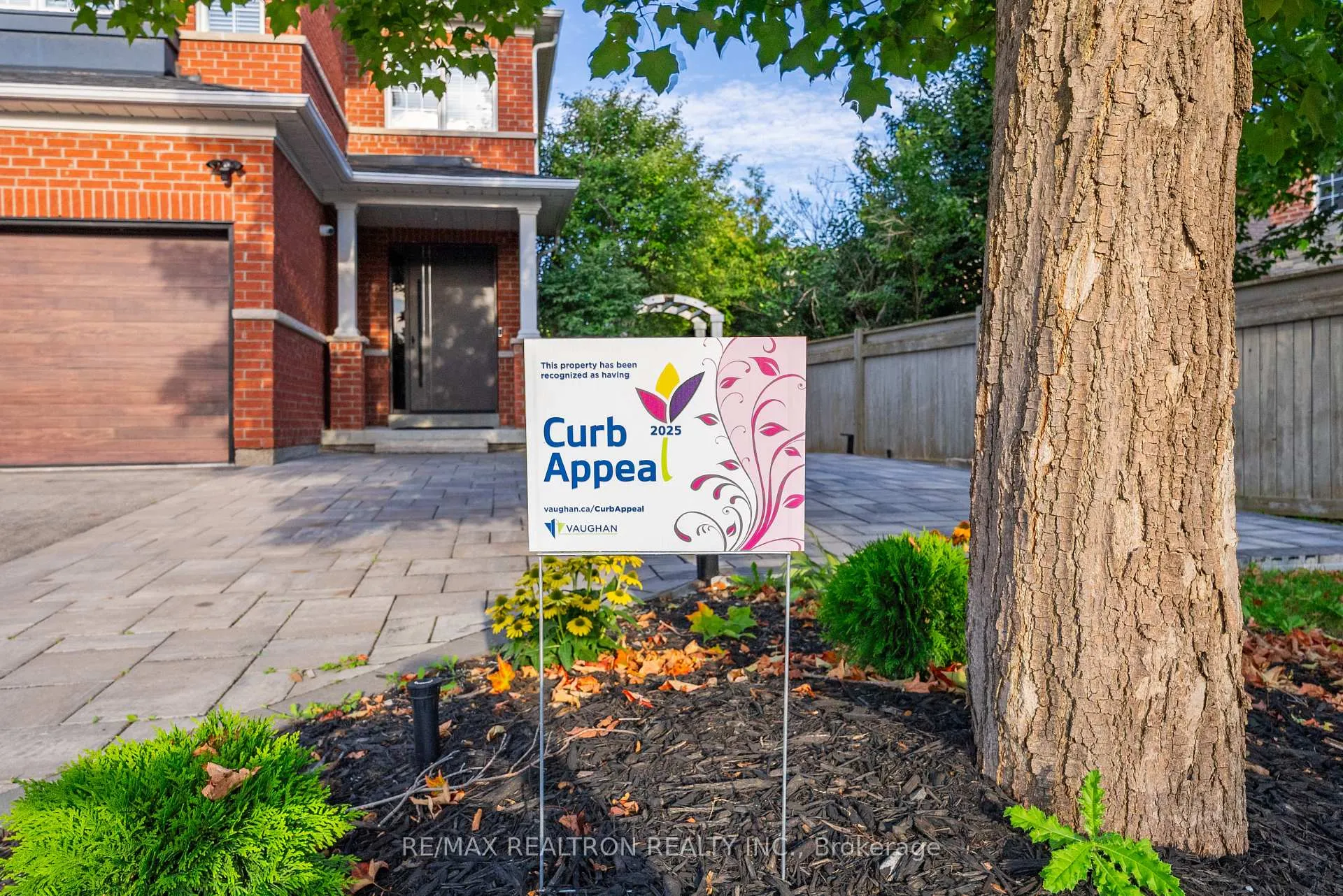 Photo 8 of 565 Thornhill Woods Drive, Vaughan, Patterson — HOMEH