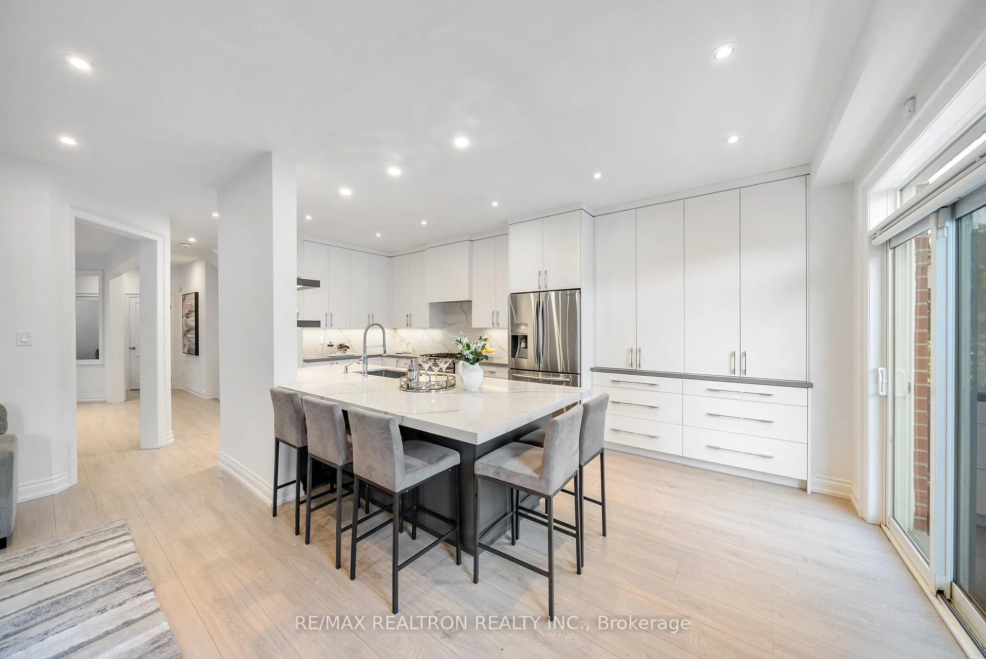 Photo 9 of 565 Thornhill Woods Drive, Vaughan, Patterson — HOMEH