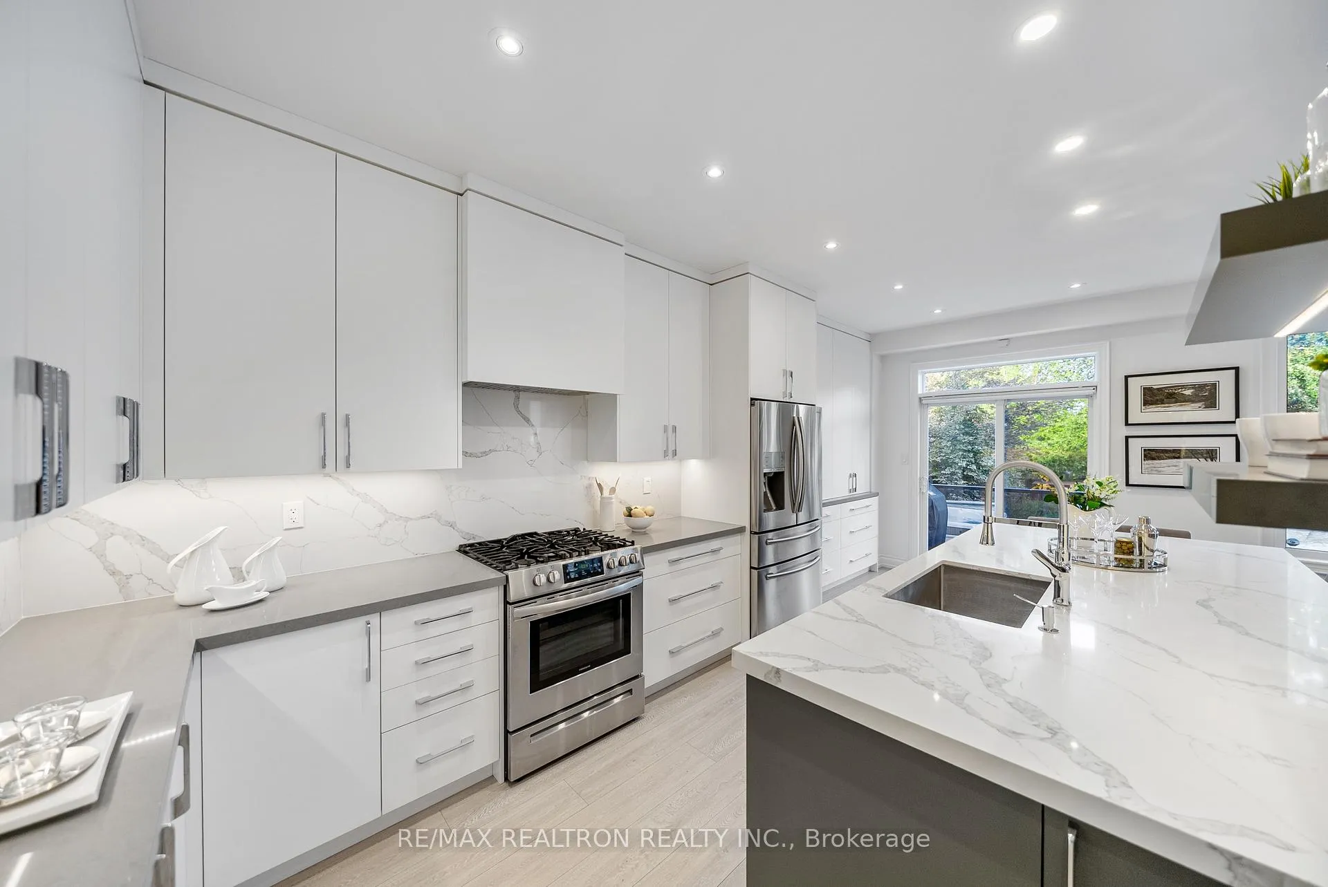 Photo 11 of 565 Thornhill Woods Drive, Vaughan, Patterson — HOMEH