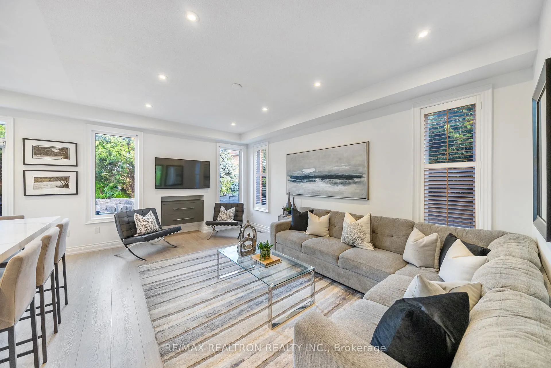 Photo 14 of 565 Thornhill Woods Drive, Vaughan, Patterson — HOMEH