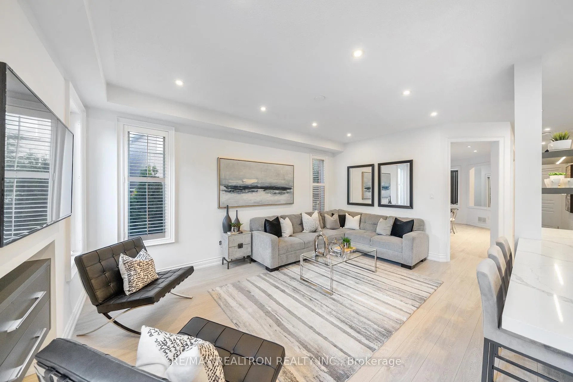Photo 15 of 565 Thornhill Woods Drive, Vaughan, Patterson — HOMEH