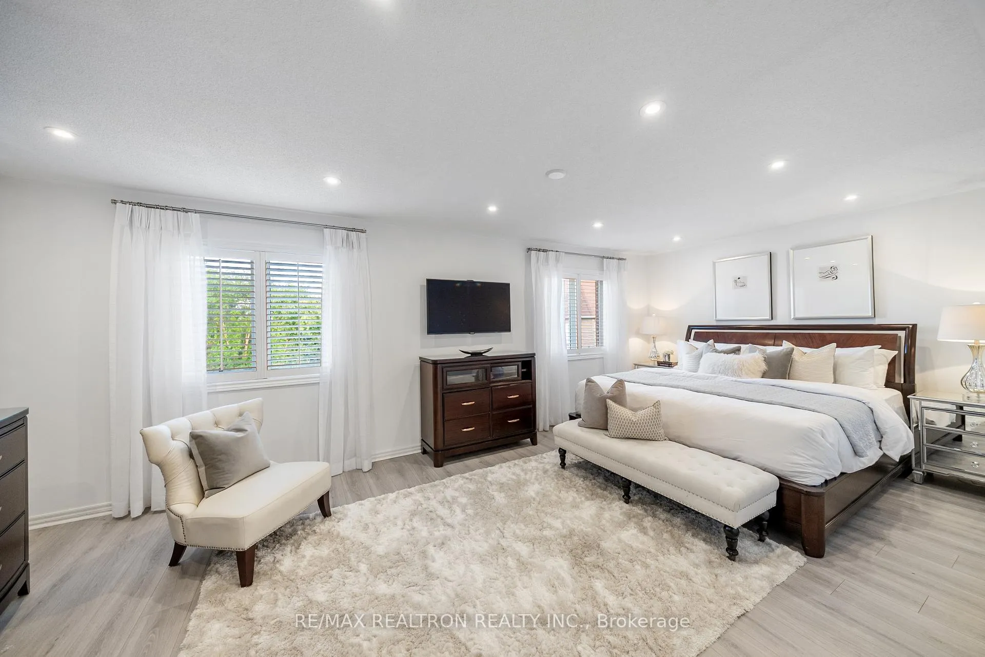 Photo 19 of 565 Thornhill Woods Drive, Vaughan, Patterson — HOMEH