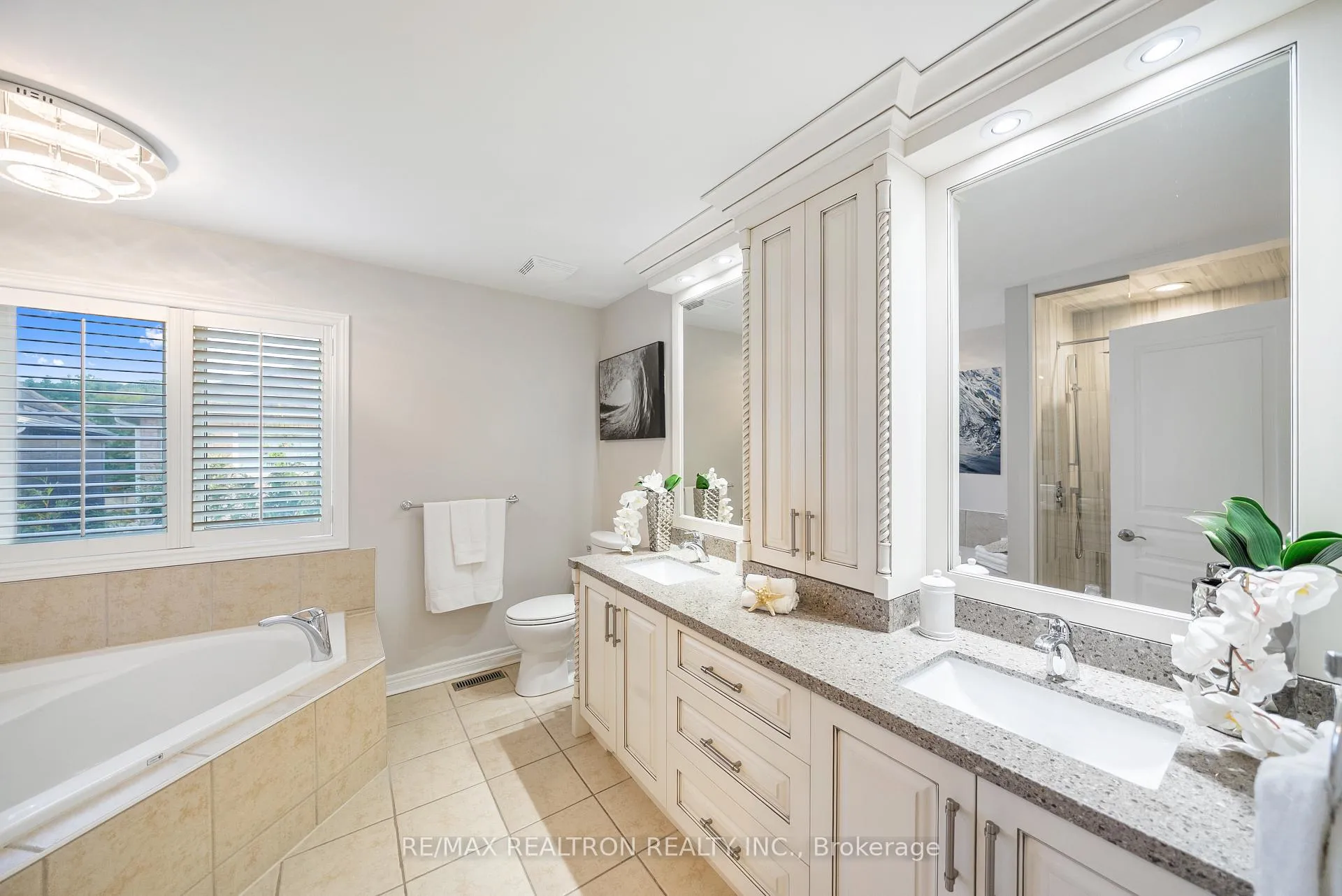 Photo 20 of 565 Thornhill Woods Drive, Vaughan, Patterson — HOMEH
