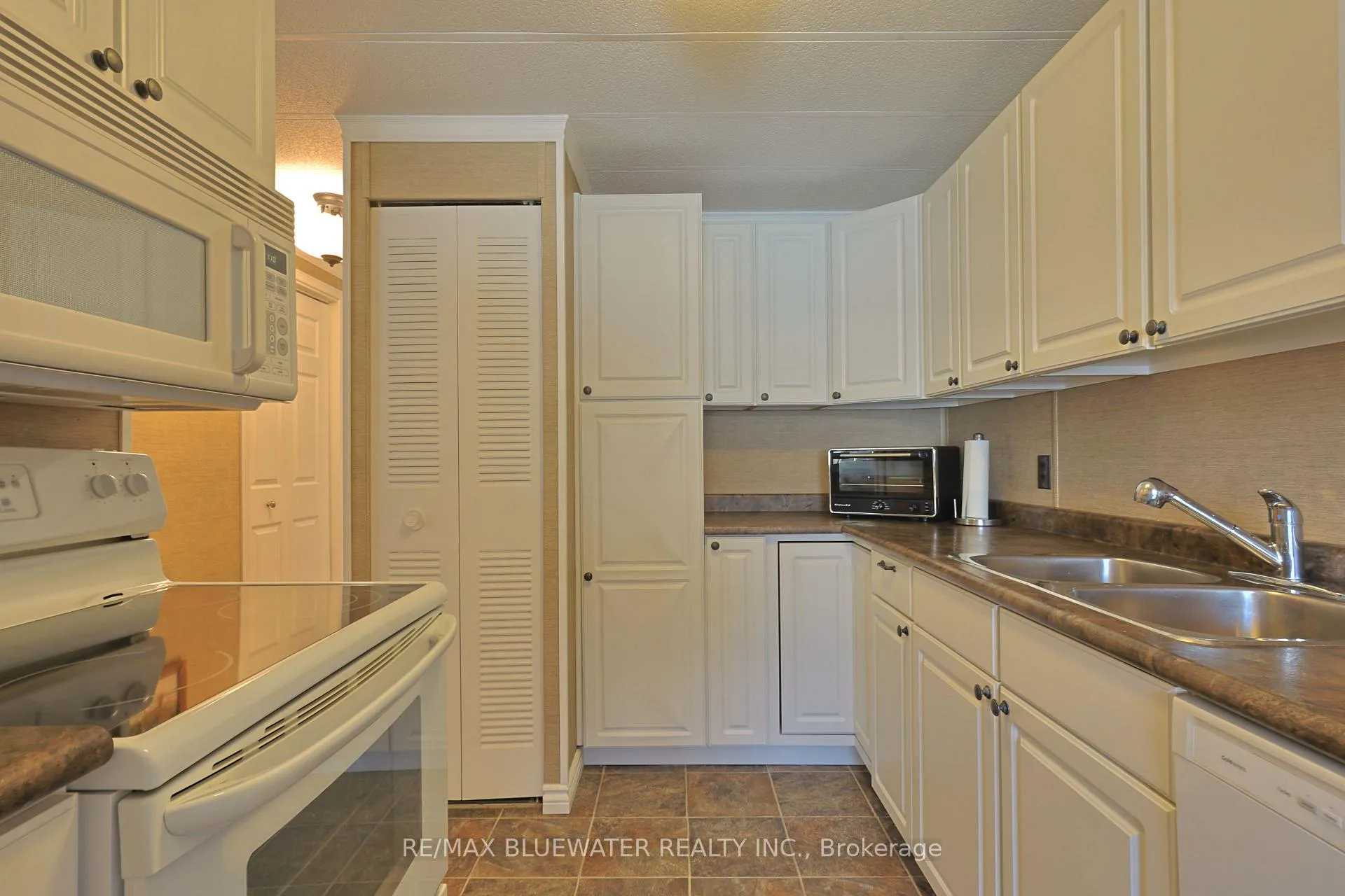 Photo 18 of 199 Pebble Beach Parkway, South Huron, Stephen Twp — HOMEH