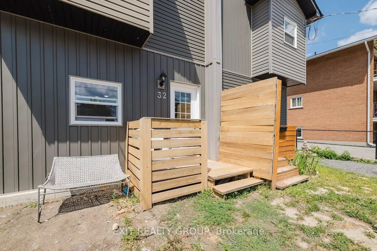 Photo 2 of 32 Strachan Street, Belleville, Belleville Ward — HOMEH