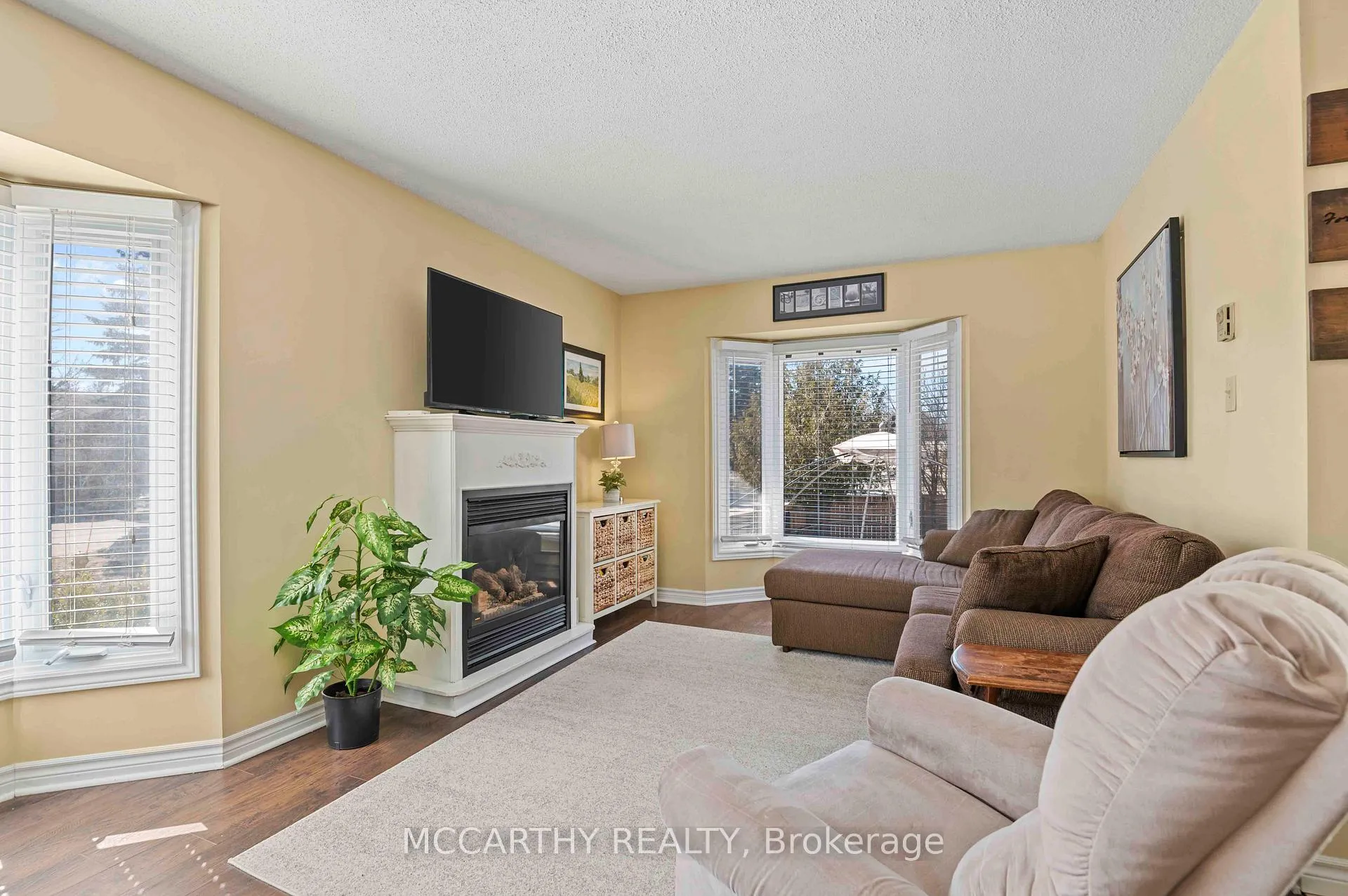 Photo 5 of 300 Shelburne Place, Shelburne — HOMEH