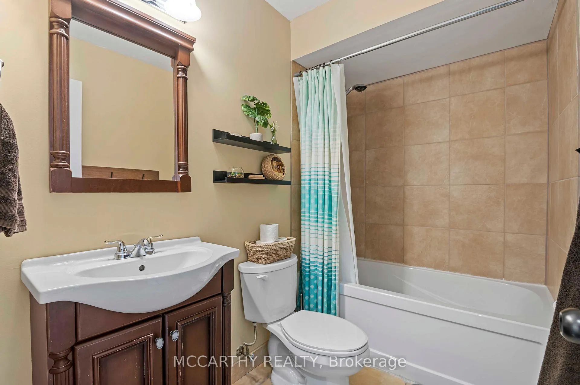 Photo 14 of 300 Shelburne Place, Shelburne — HOMEH