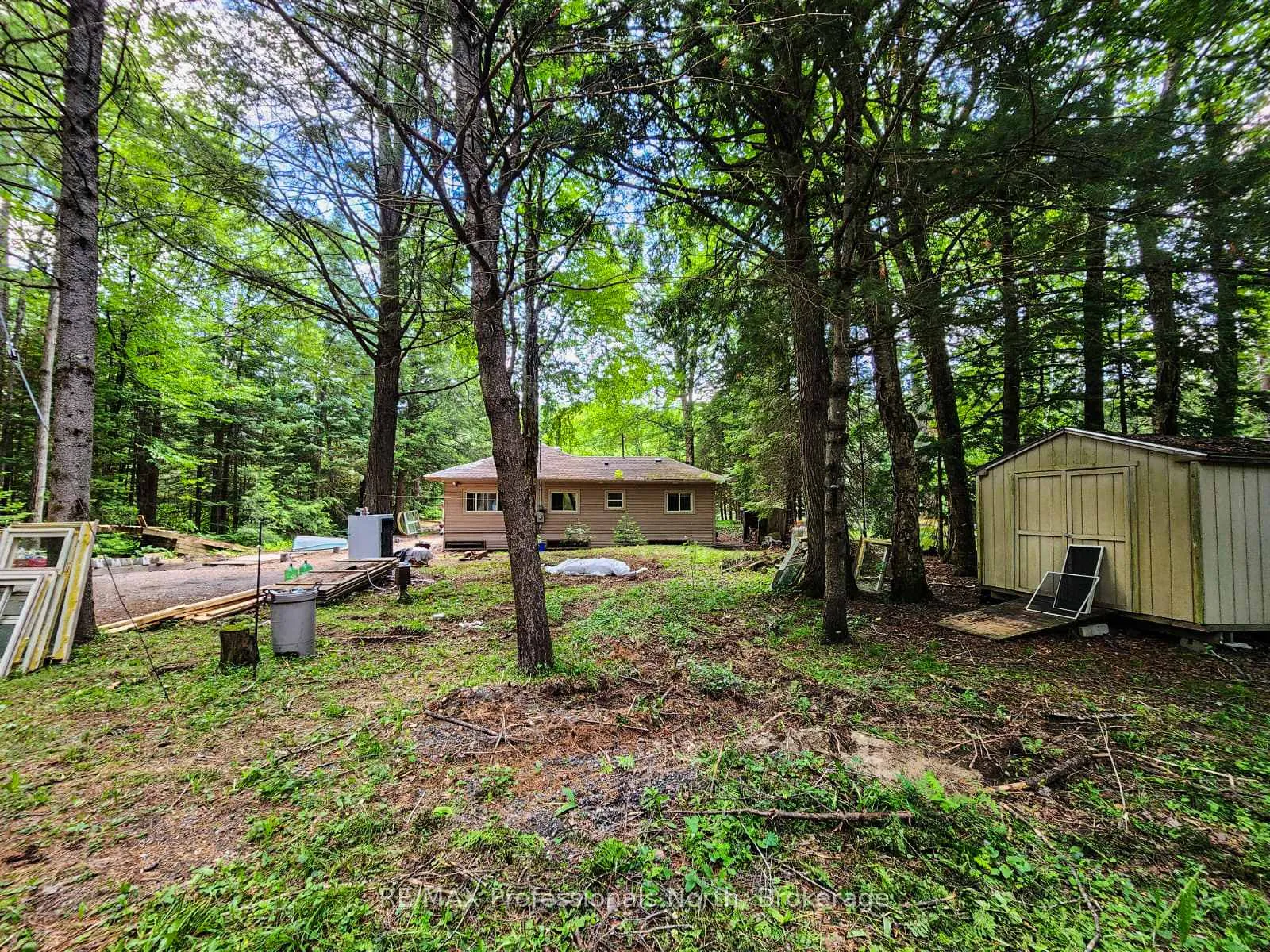 Photo 5 of 1068 Holiday Park Drive, Bracebridge, Macaulay — HOMEH