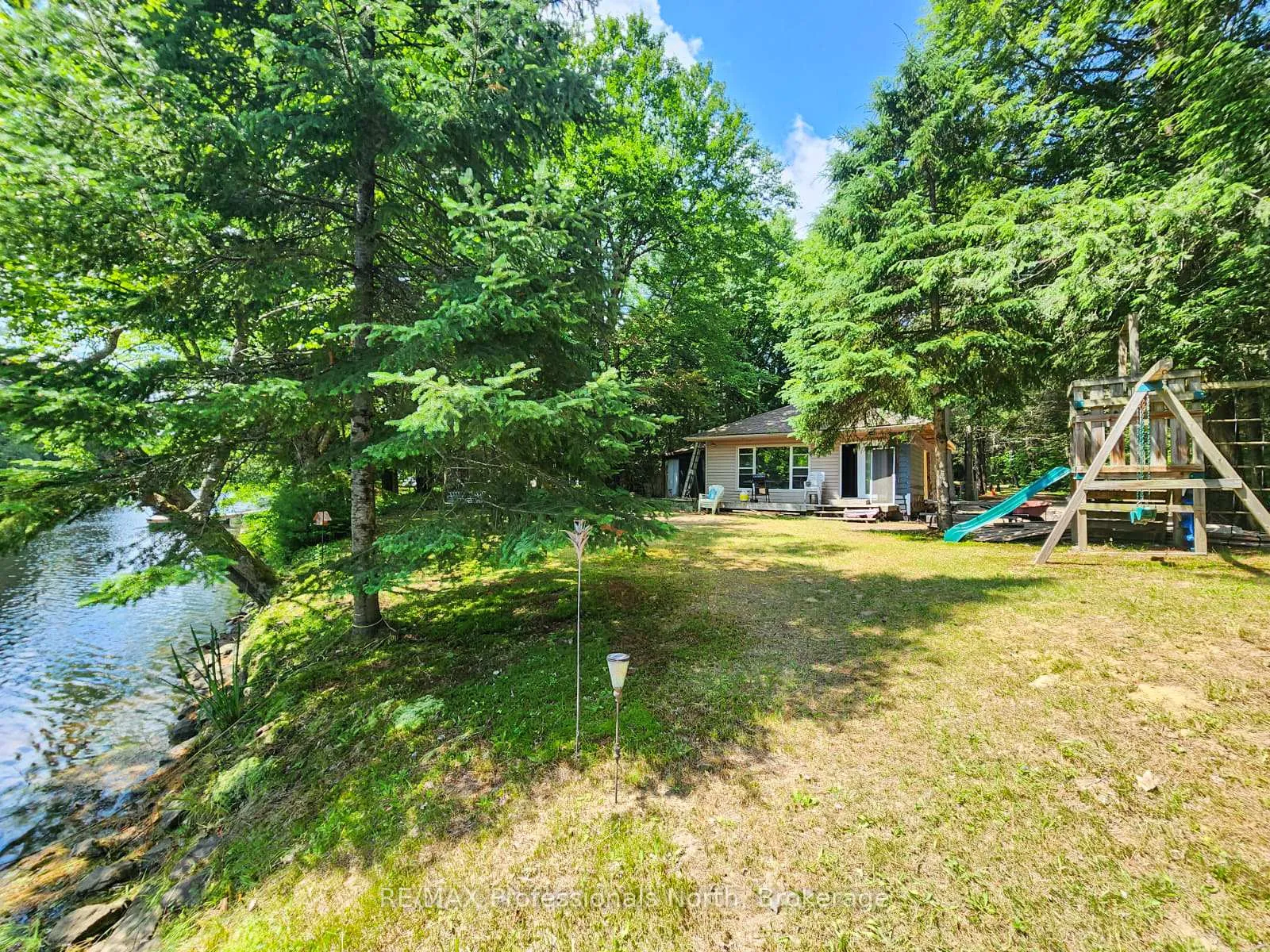 Photo 7 of 1068 Holiday Park Drive, Bracebridge, Macaulay — HOMEH