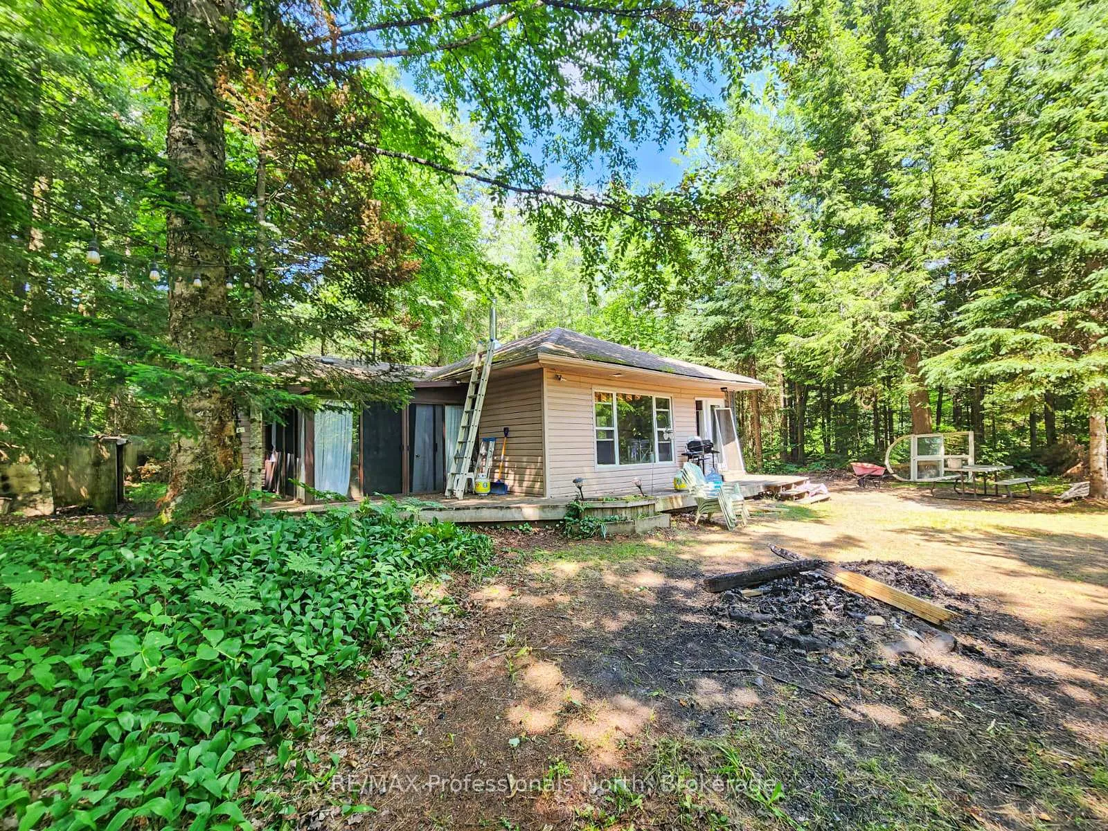 Photo 9 of 1068 Holiday Park Drive, Bracebridge, Macaulay — HOMEH
