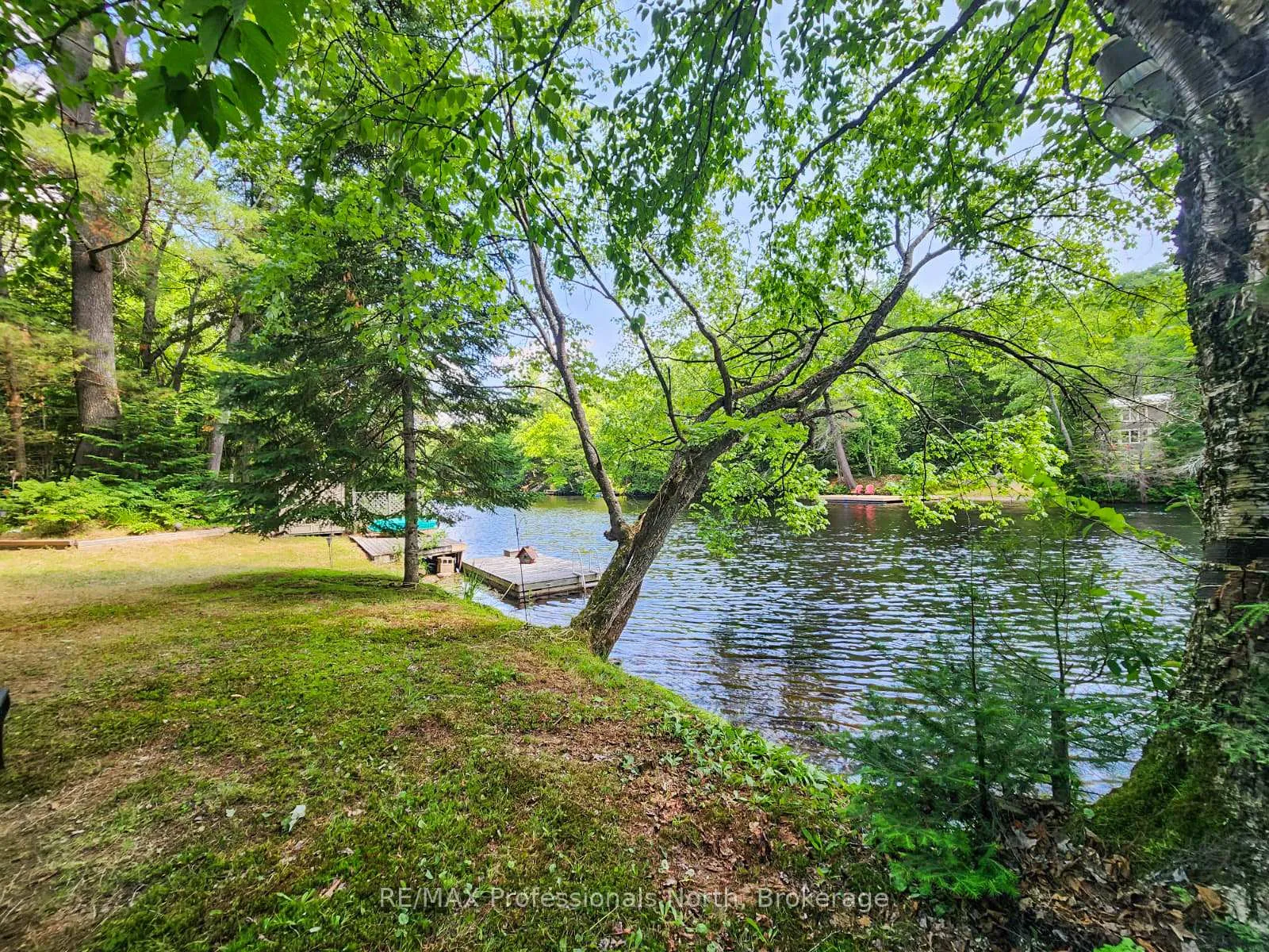 Photo 11 of 1068 Holiday Park Drive, Bracebridge, Macaulay — HOMEH