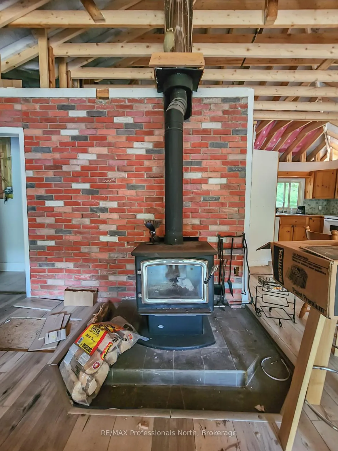Photo 14 of 1068 Holiday Park Drive, Bracebridge, Macaulay — HOMEH