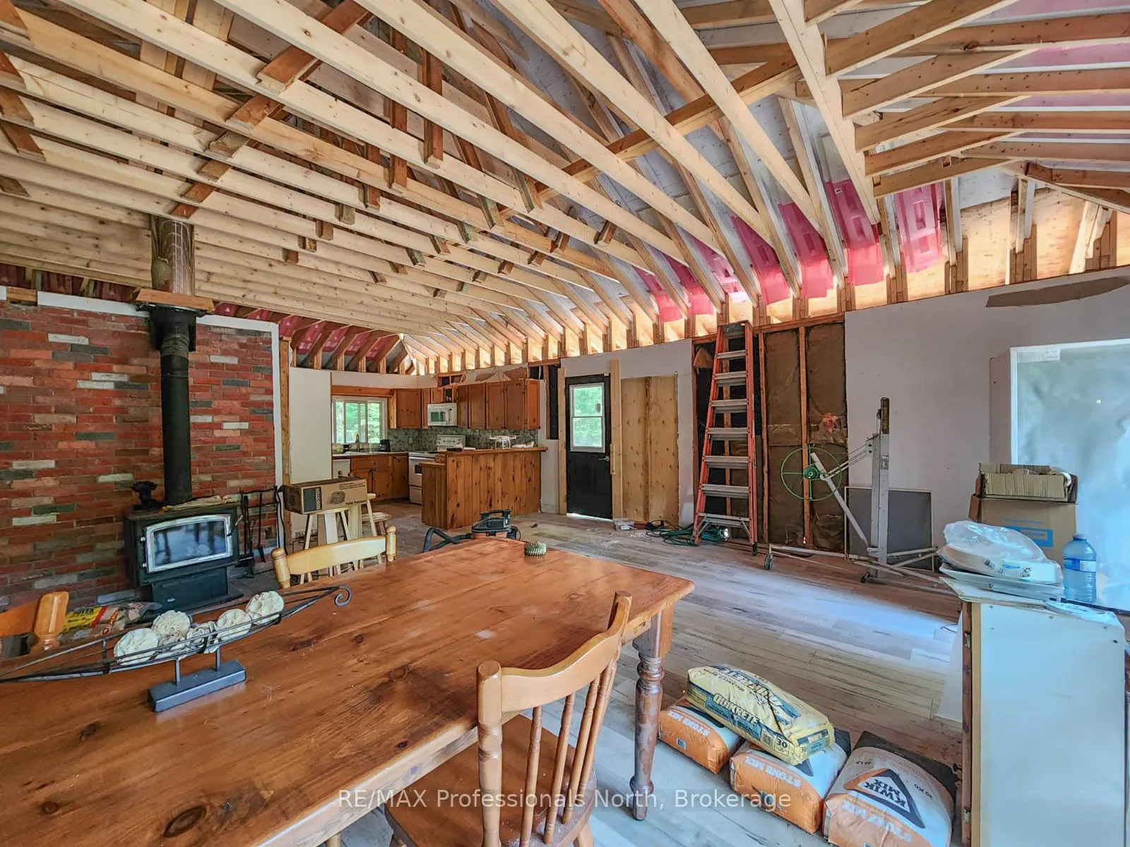 Photo 15 of 1068 Holiday Park Drive, Bracebridge, Macaulay — HOMEH