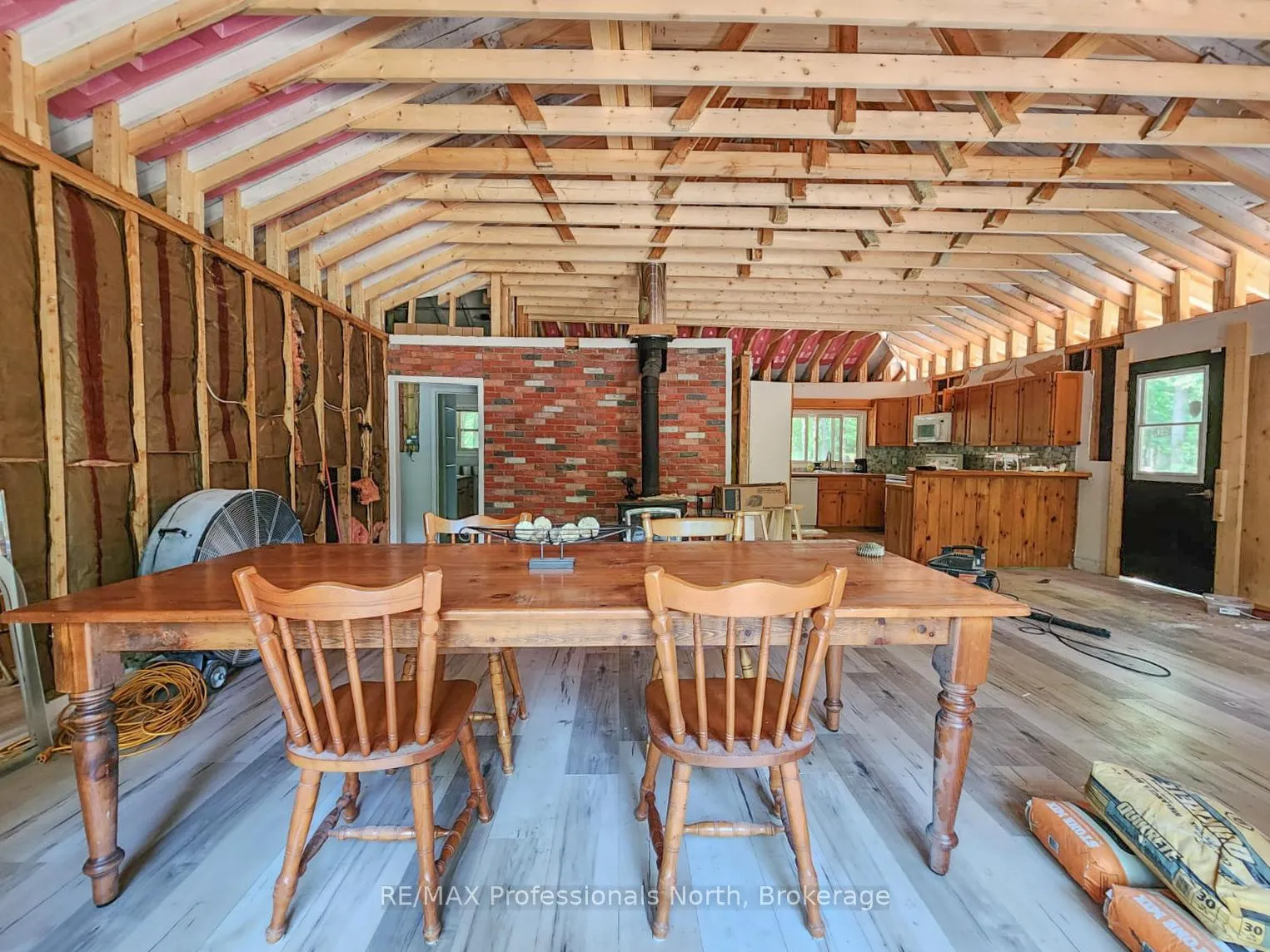 Photo 16 of 1068 Holiday Park Drive, Bracebridge, Macaulay — HOMEH