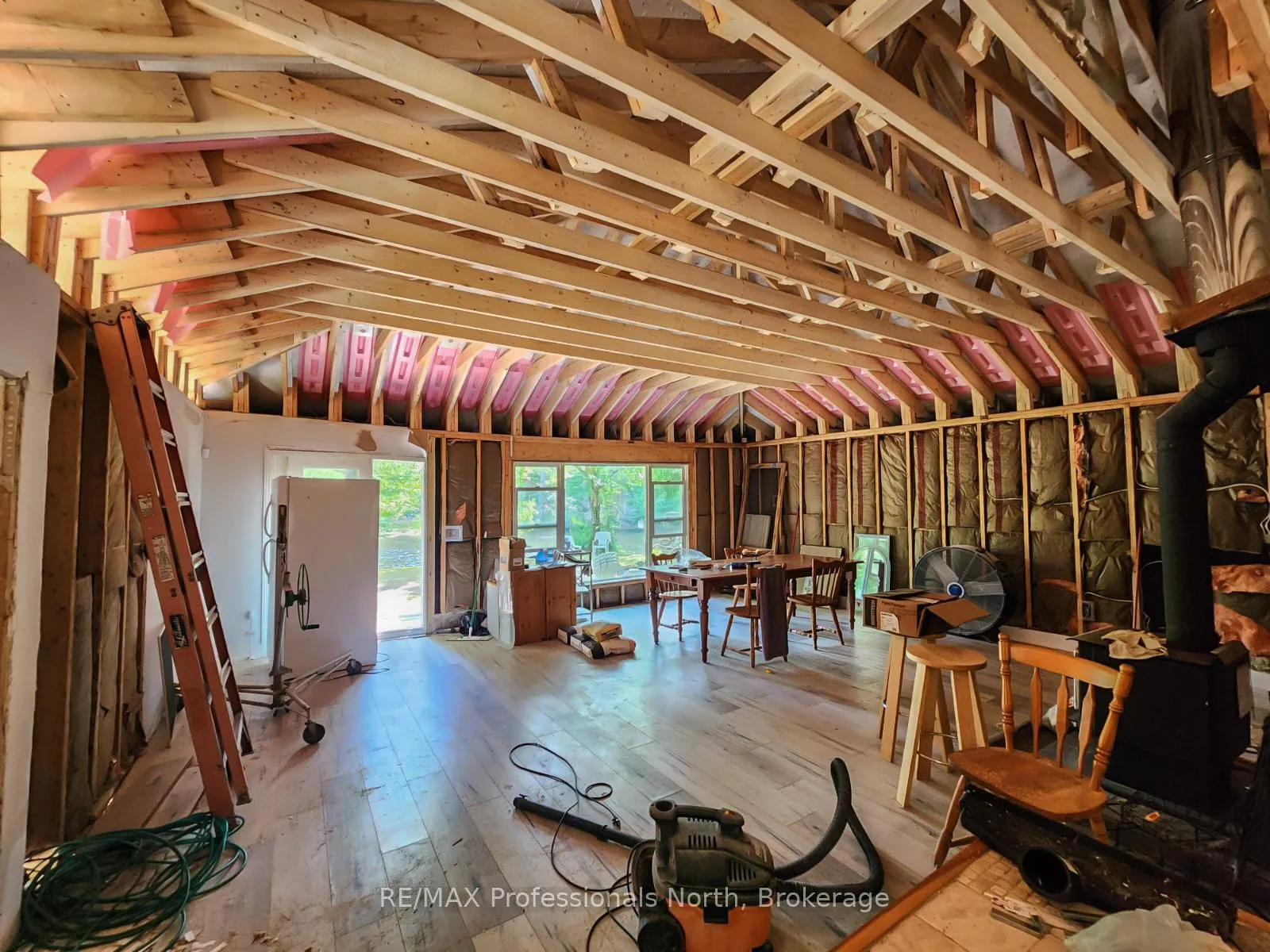 Photo 20 of 1068 Holiday Park Drive, Bracebridge, Macaulay — HOMEH