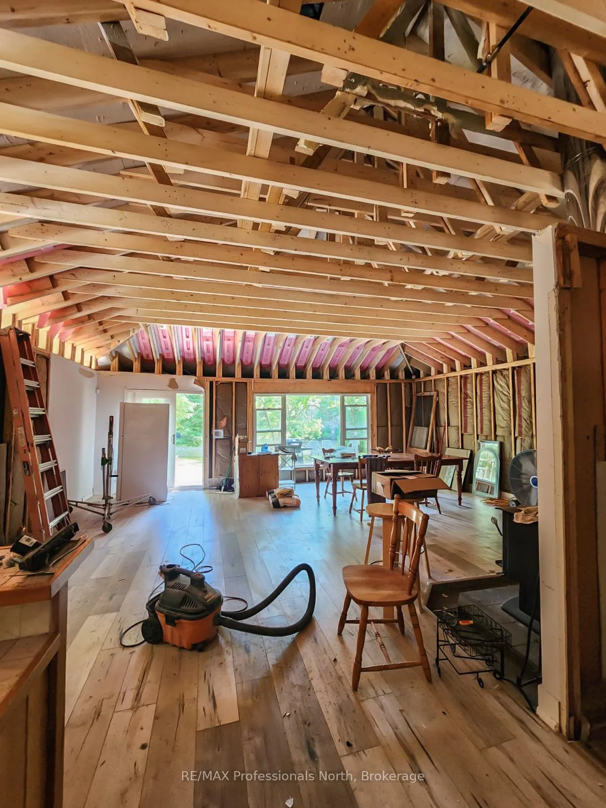 Photo 21 of 1068 Holiday Park Drive, Bracebridge, Macaulay — HOMEH