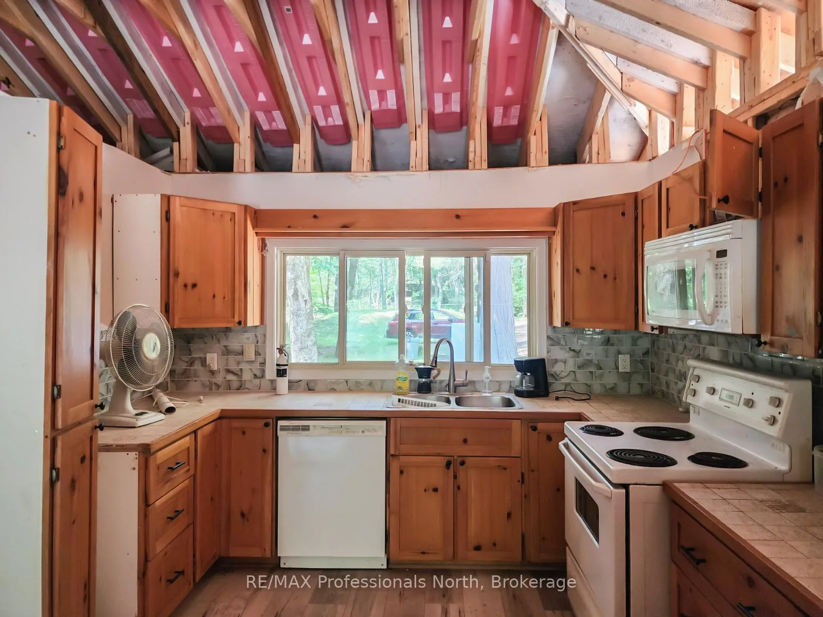 Photo 22 of 1068 Holiday Park Drive, Bracebridge, Macaulay — HOMEH