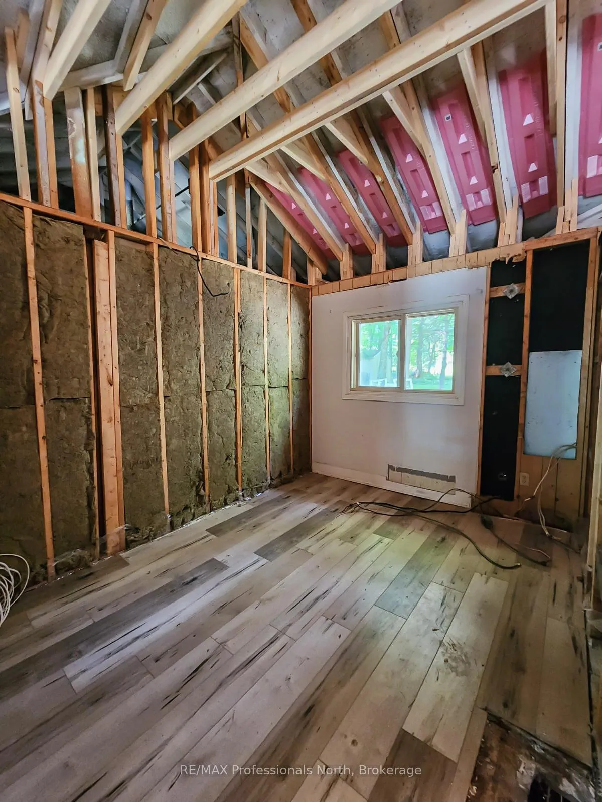 Photo 23 of 1068 Holiday Park Drive, Bracebridge, Macaulay — HOMEH