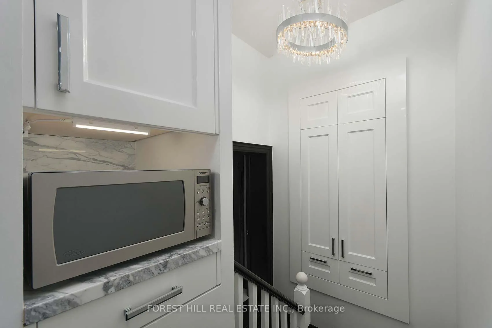 Photo 14 of 16 Forest Ridge Drive, Toronto, Forest Hill North — HOMEH