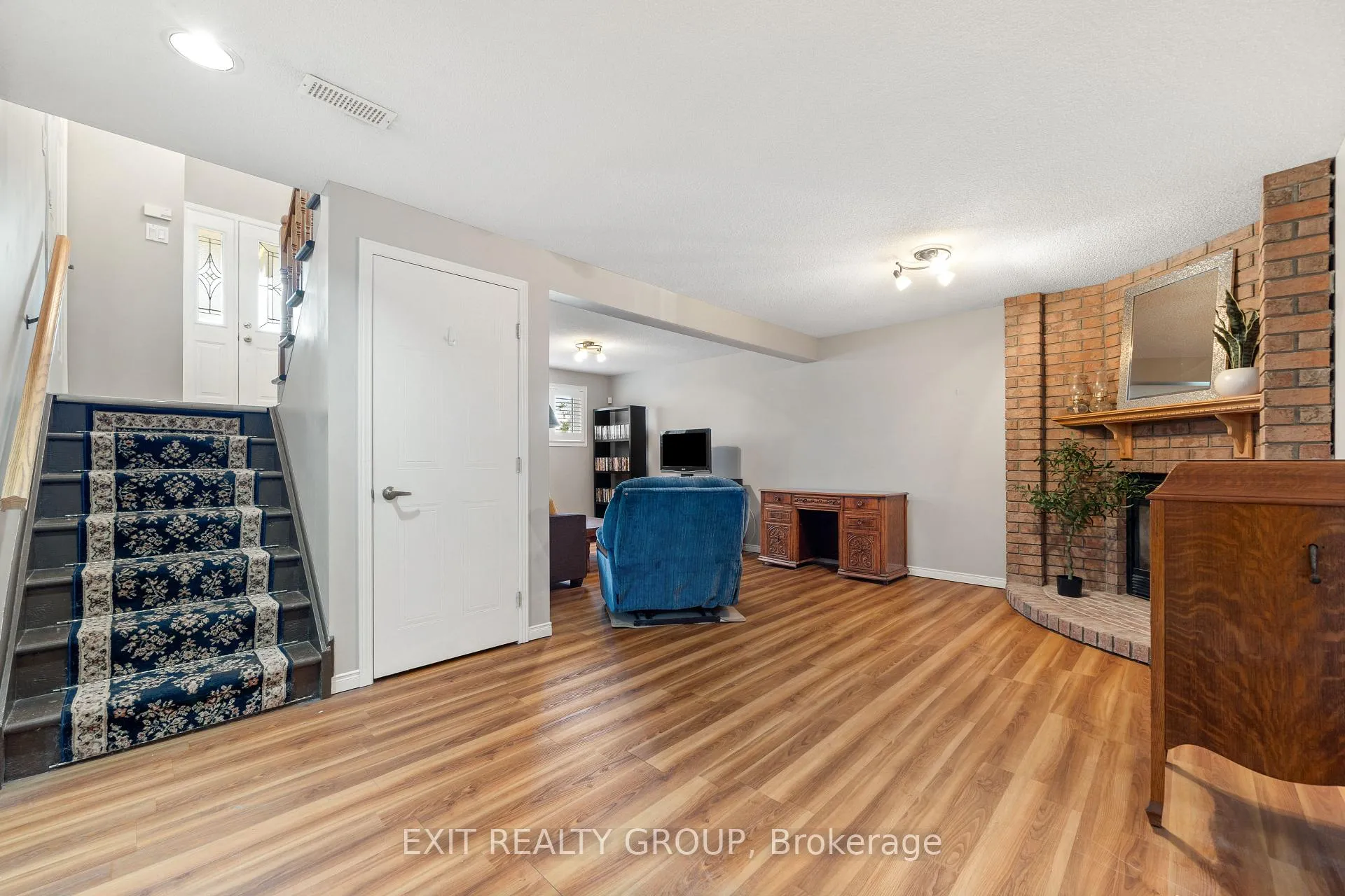 Photo 25 of 44 Bleeker Avenue, Quinte West, Sidney Ward — HOMEH