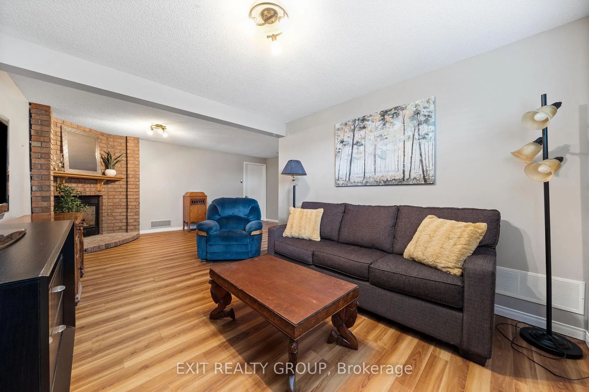 Photo 26 of 44 Bleeker Avenue, Quinte West, Sidney Ward — HOMEH