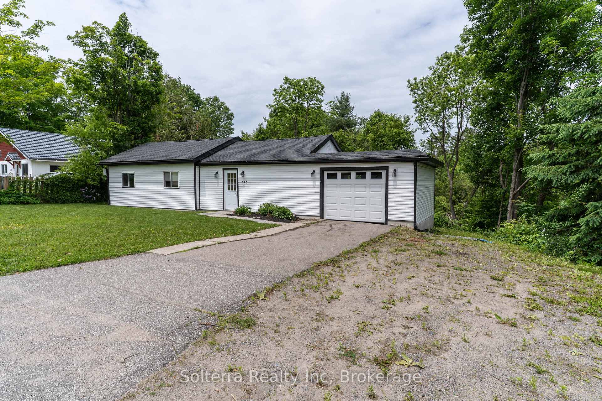 Front of 160 Wagner Road W