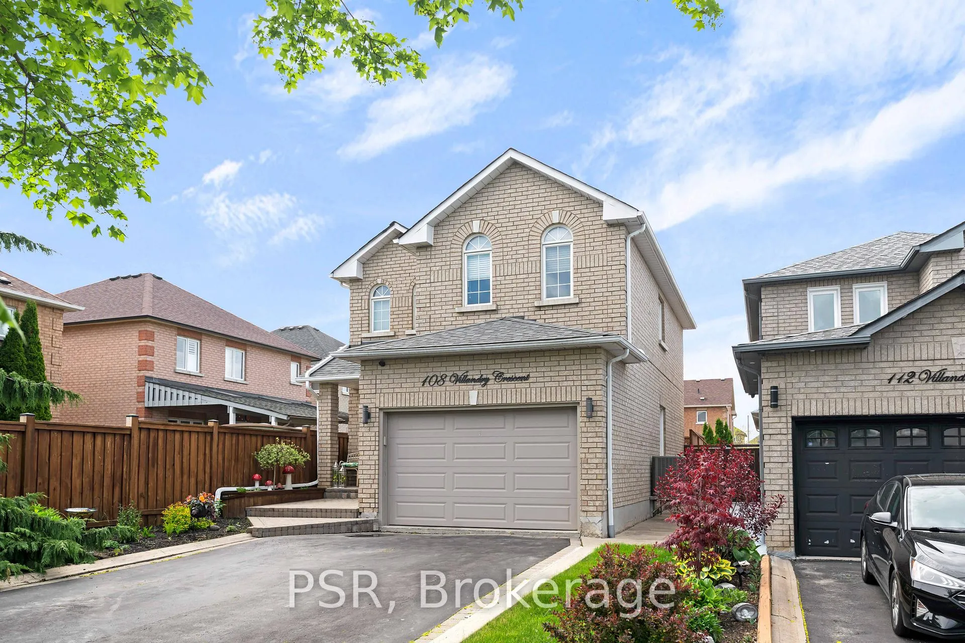 Photo 3 of 108 Villandry Crescent, Vaughan, Maple — HOMEH
