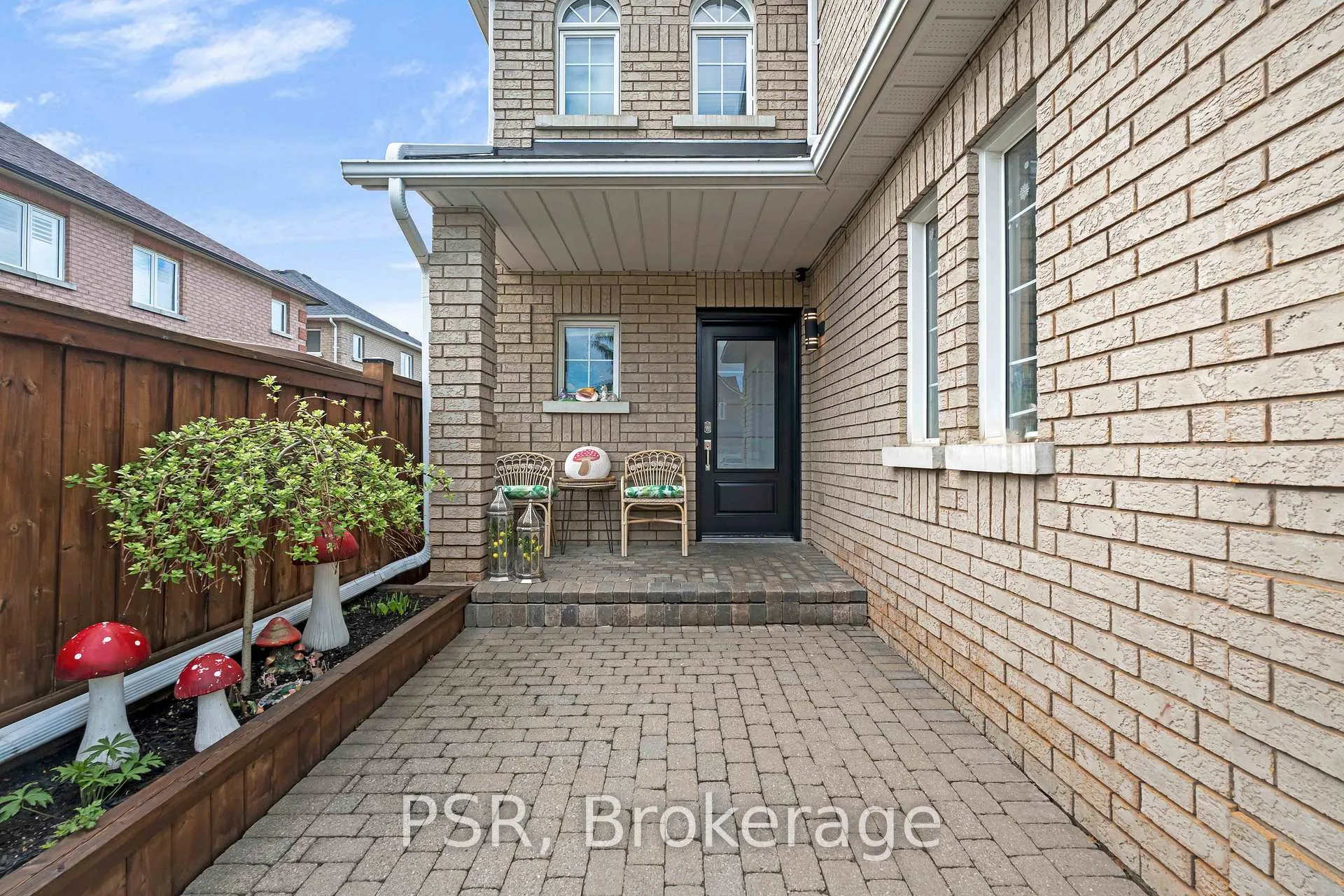 Photo 6 of 108 Villandry Crescent, Vaughan, Maple — HOMEH