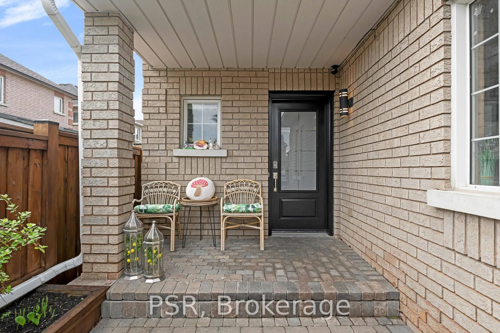 Photo 7 of 108 Villandry Crescent, Vaughan, Maple — HOMEH