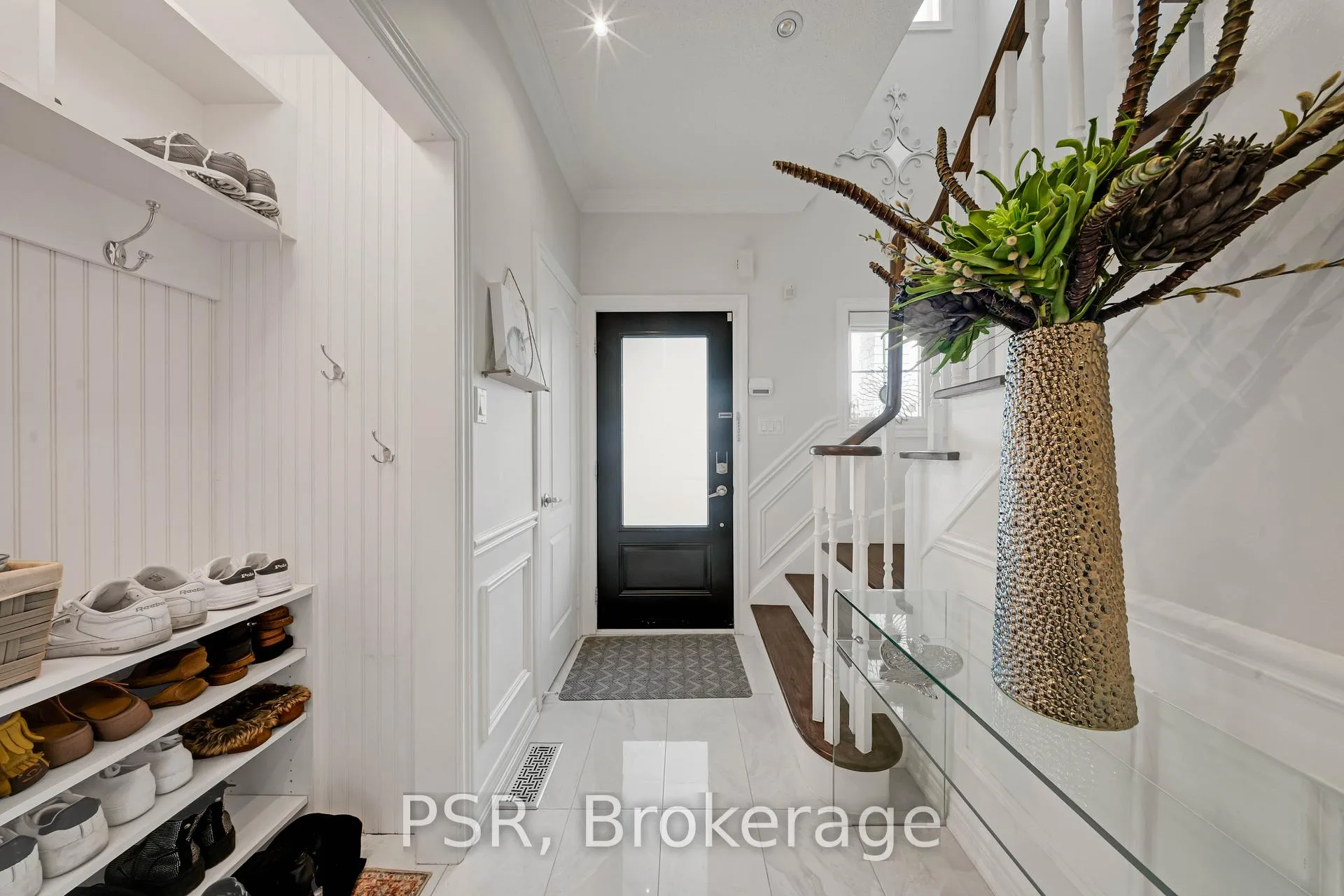 Photo 8 of 108 Villandry Crescent, Vaughan, Maple — HOMEH