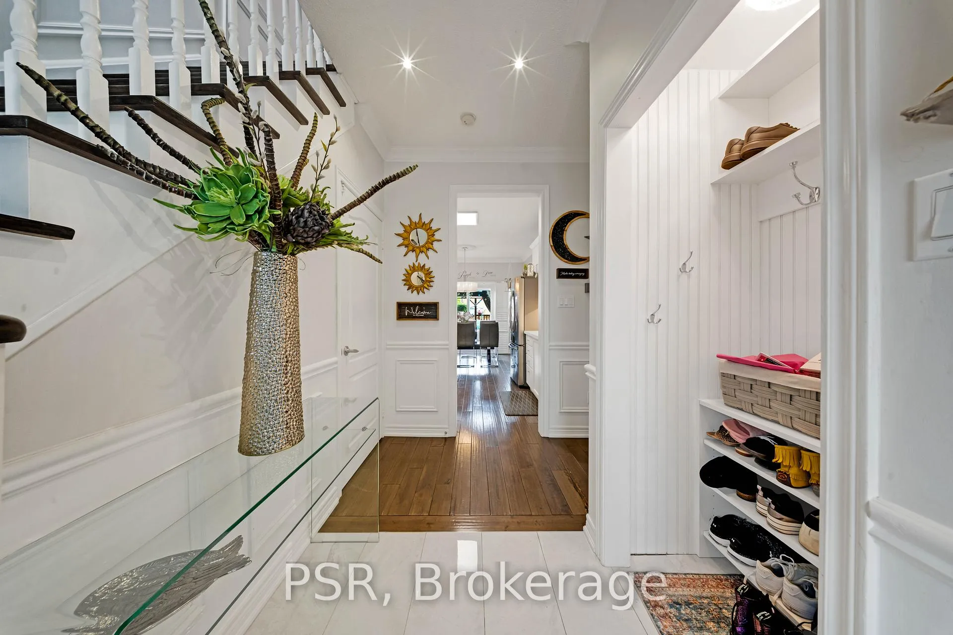 Photo 9 of 108 Villandry Crescent, Vaughan, Maple — HOMEH