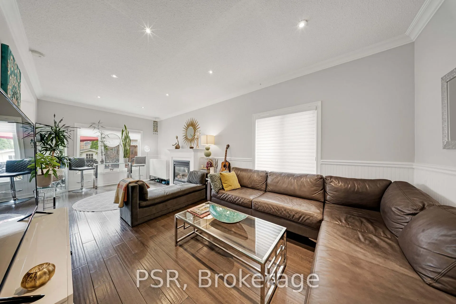 Photo 10 of 108 Villandry Crescent, Vaughan, Maple — HOMEH
