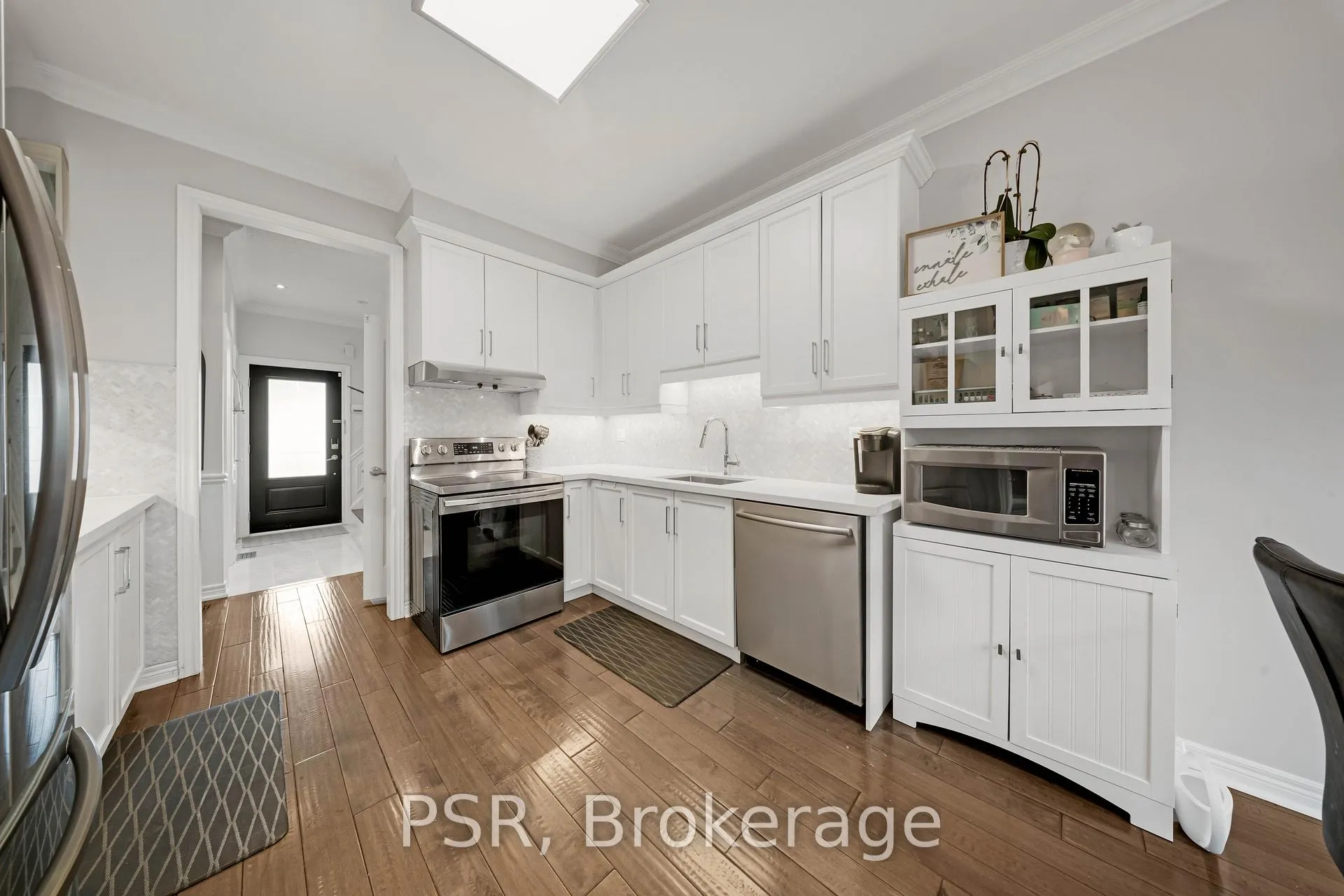 Photo 14 of 108 Villandry Crescent, Vaughan, Maple — HOMEH