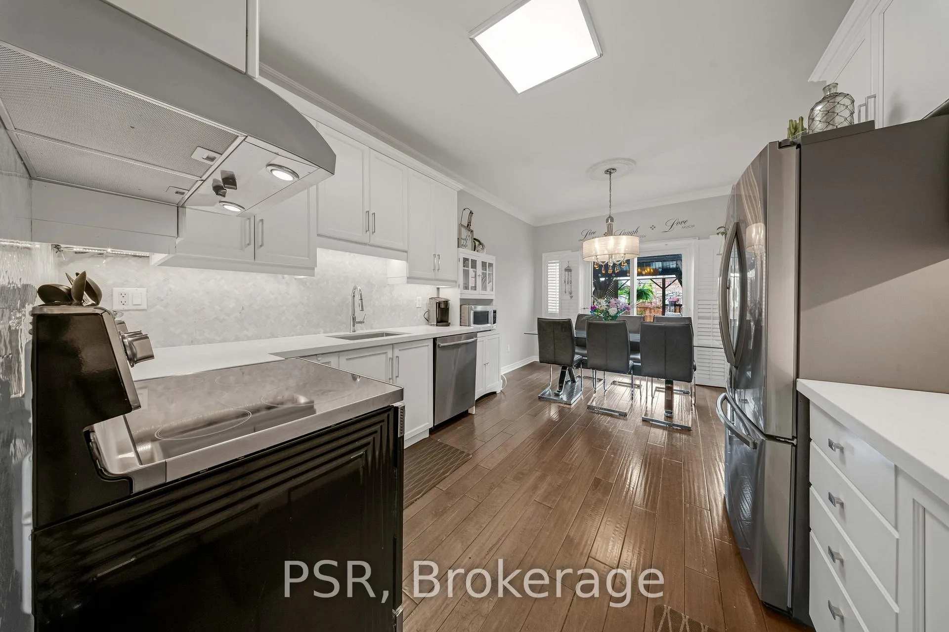 Photo 15 of 108 Villandry Crescent, Vaughan, Maple — HOMEH