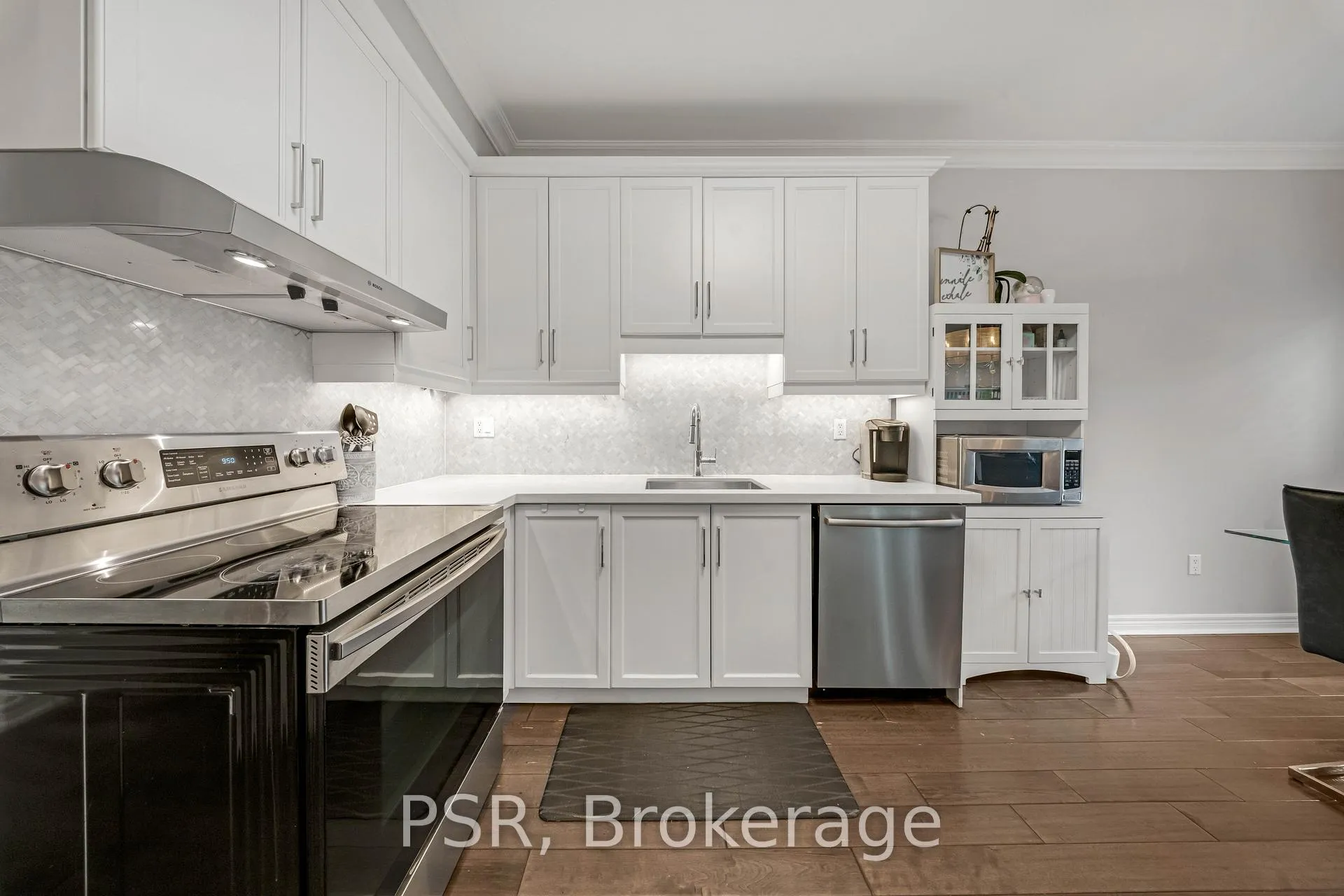 Photo 16 of 108 Villandry Crescent, Vaughan, Maple — HOMEH