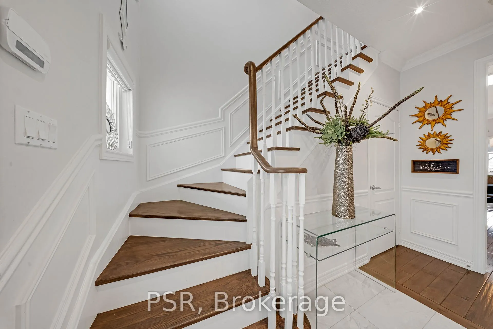 Photo 22 of 108 Villandry Crescent, Vaughan, Maple — HOMEH